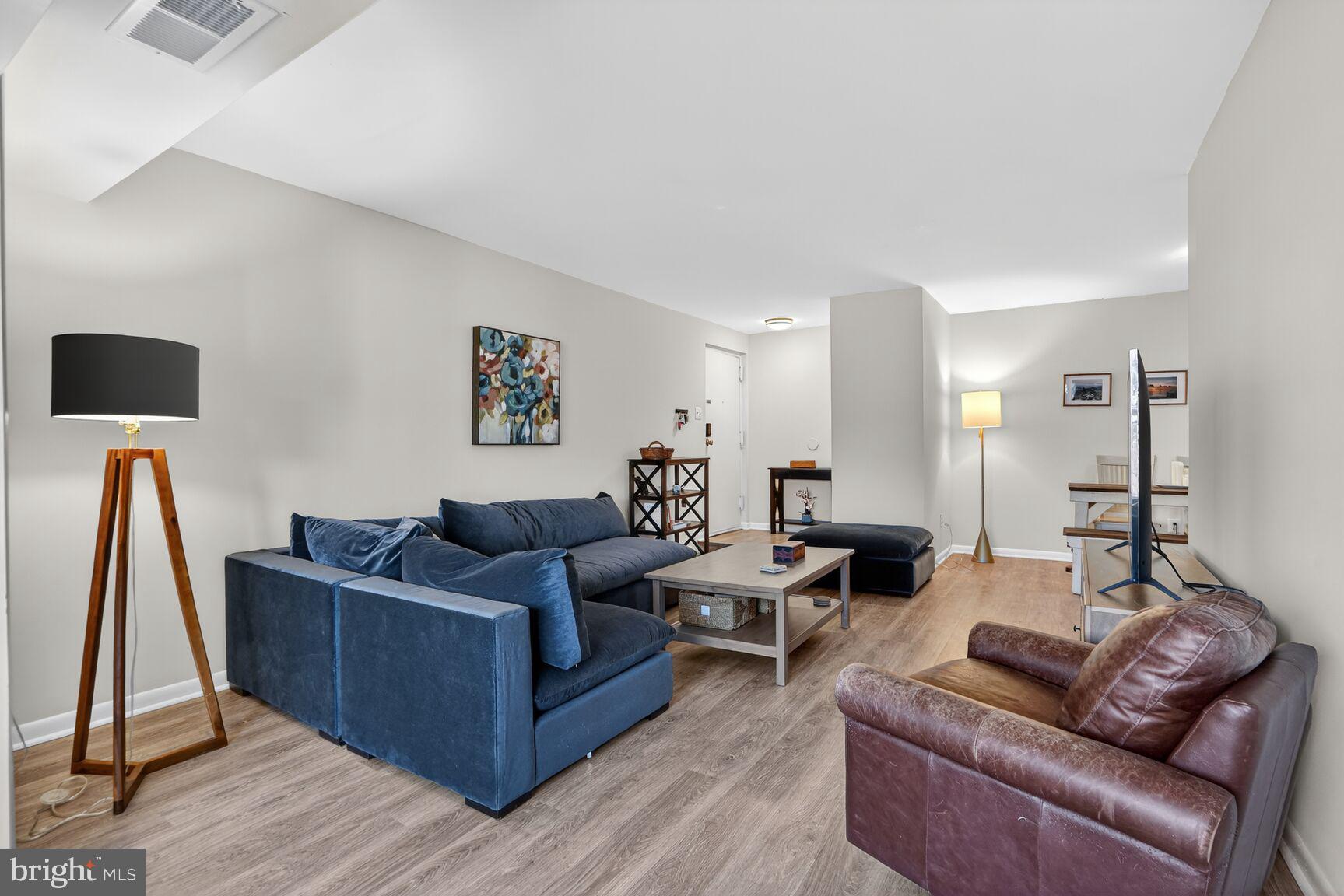 VISTAS OF VIENNA CONDOMINIUMS - Residential