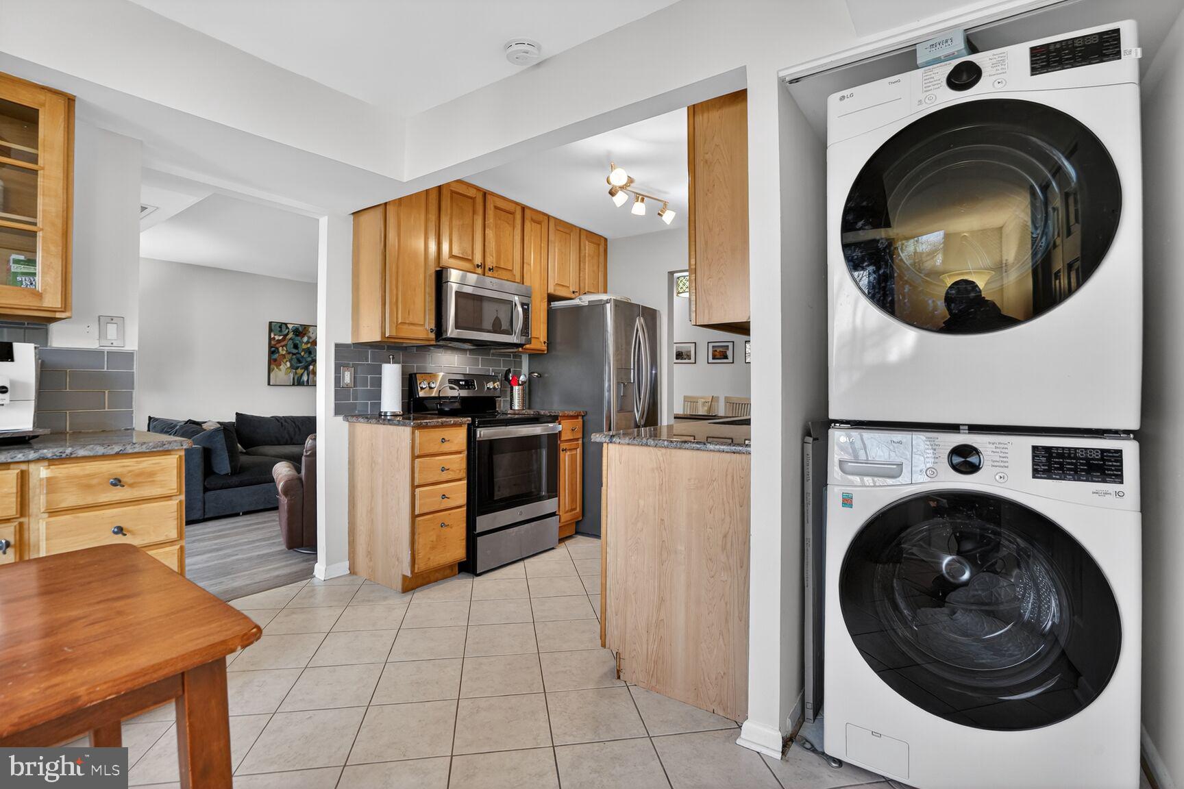 VISTAS OF VIENNA CONDOMINIUMS - Residential