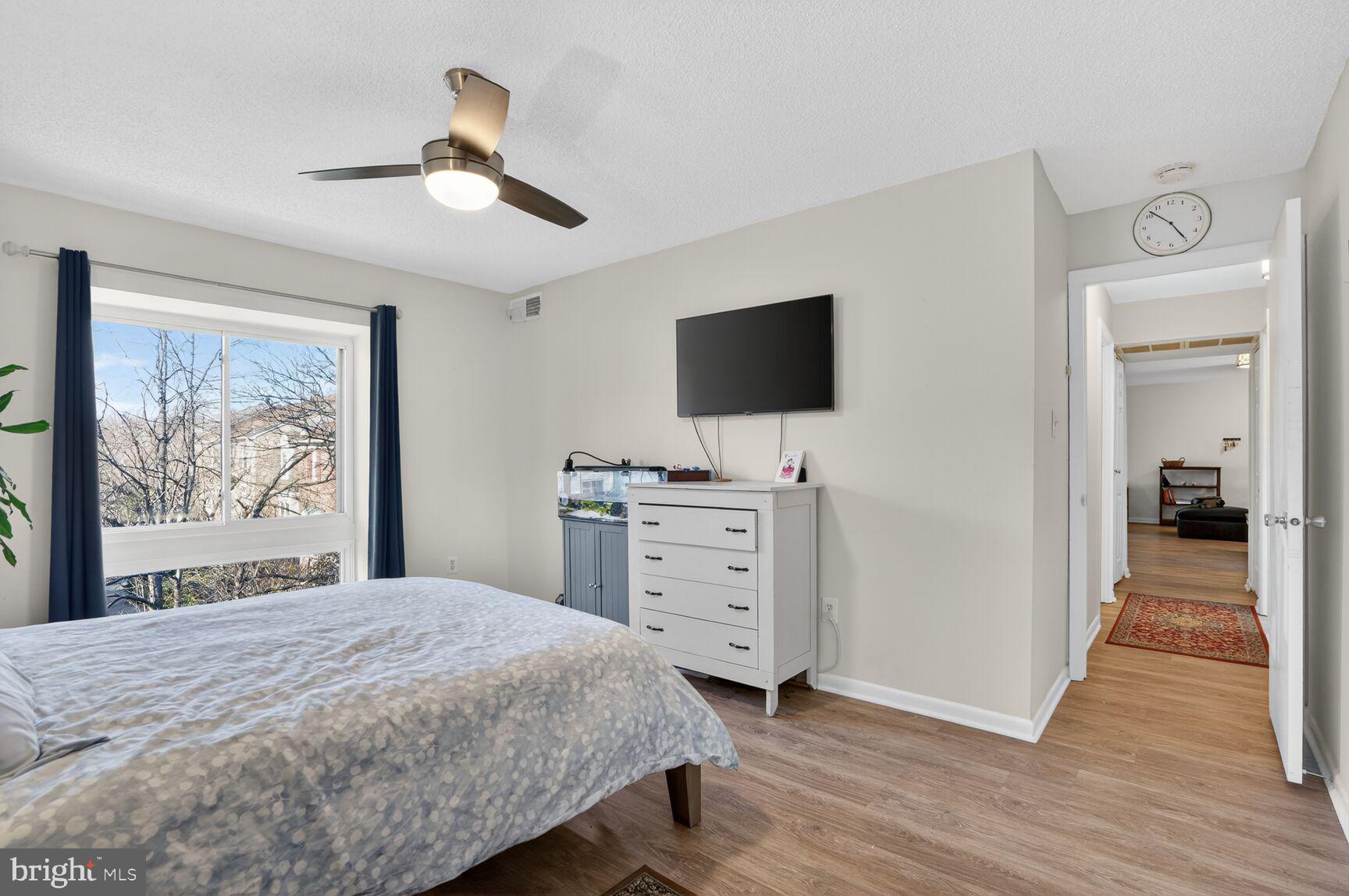 VISTAS OF VIENNA CONDOMINIUMS - Residential