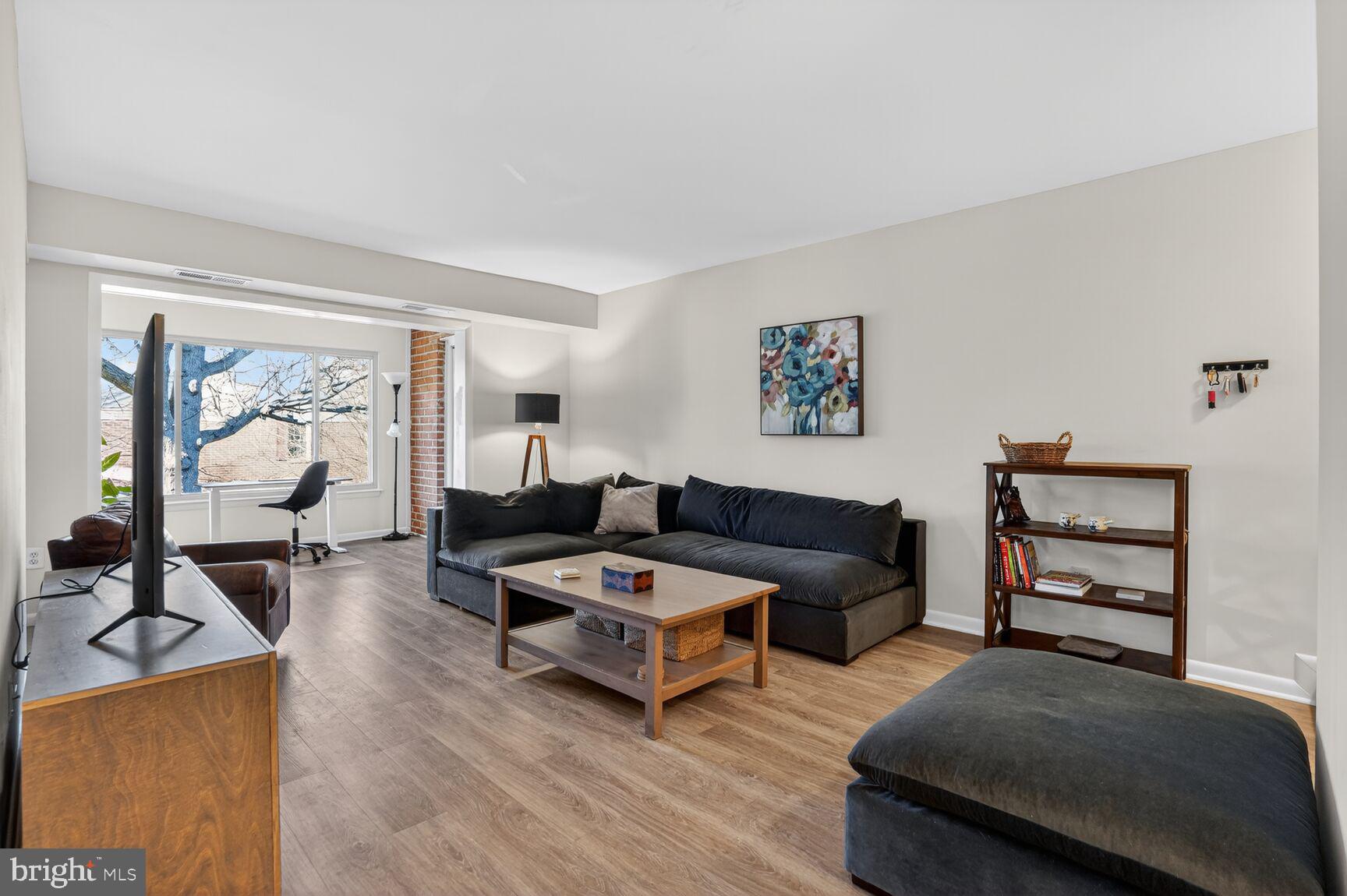 VISTAS OF VIENNA CONDOMINIUMS - Residential