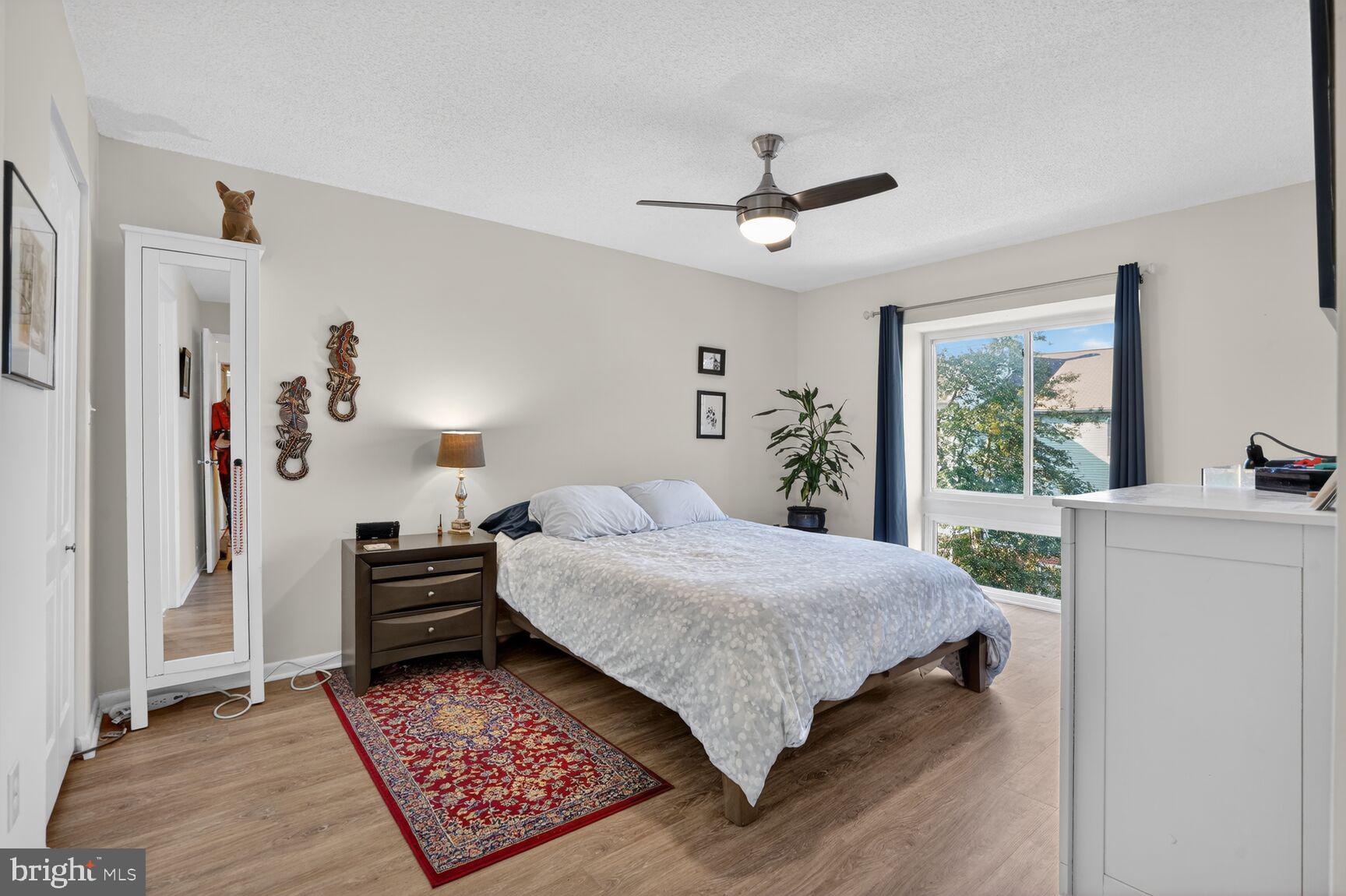 VISTAS OF VIENNA CONDOMINIUMS - Residential