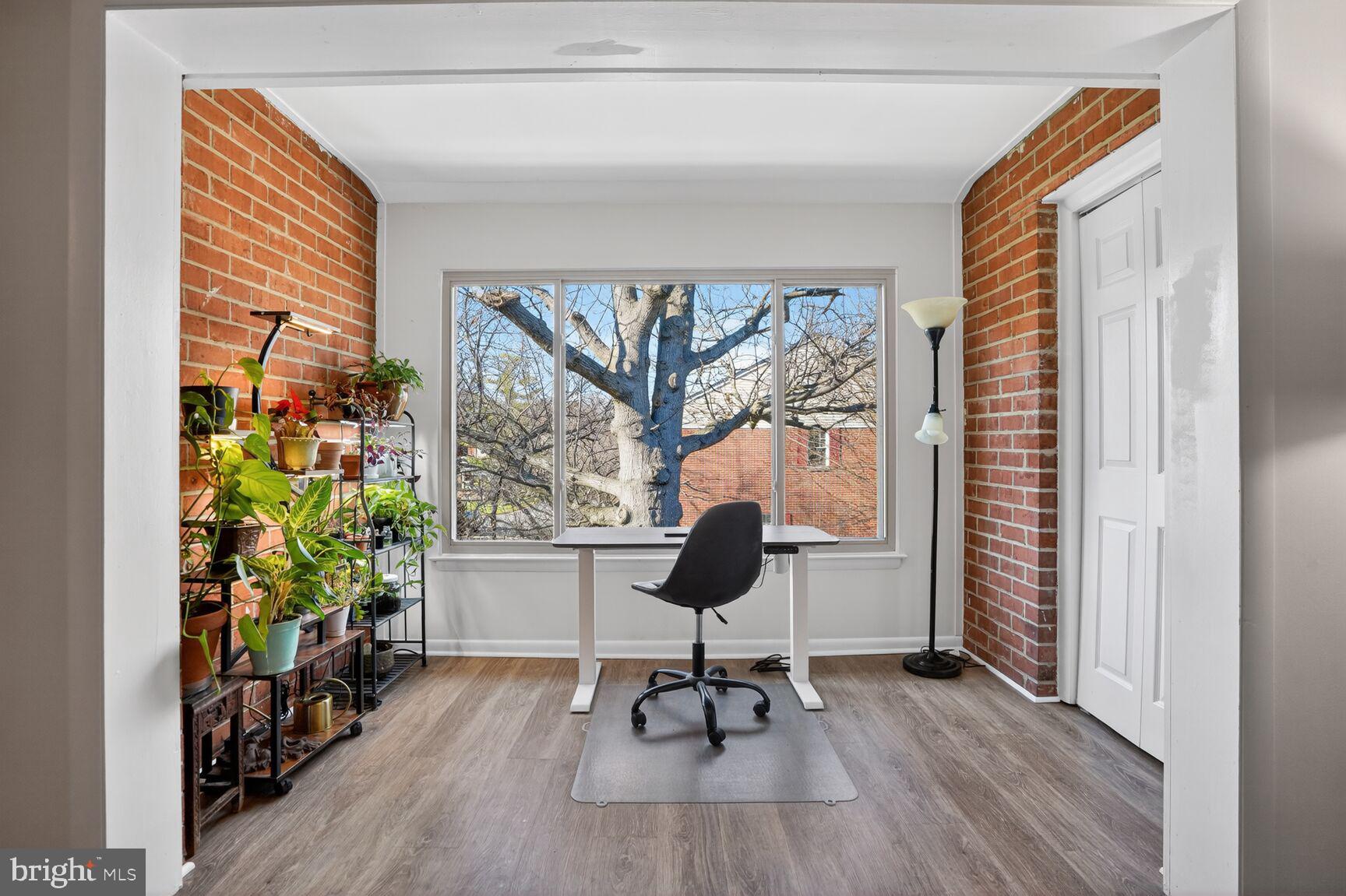 VISTAS OF VIENNA CONDOMINIUMS - Residential