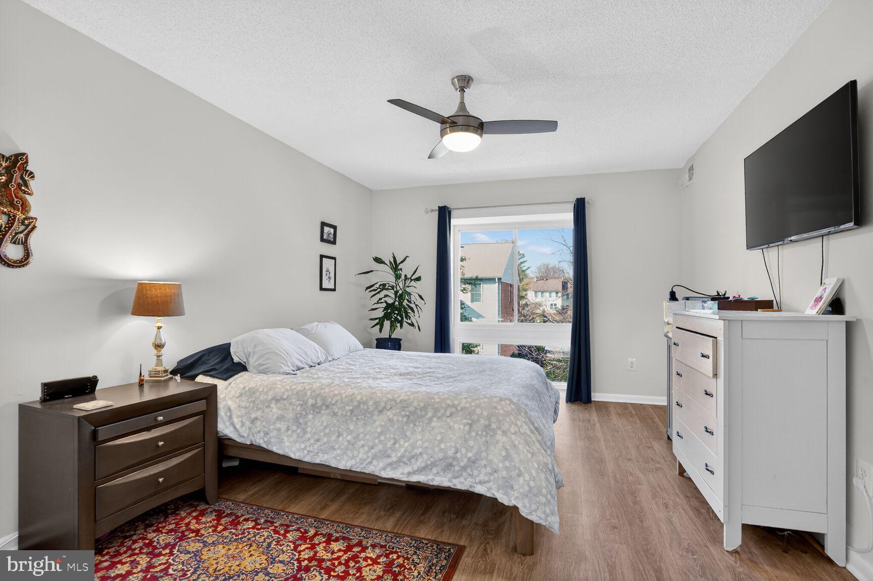 VISTAS OF VIENNA CONDOMINIUMS - Residential