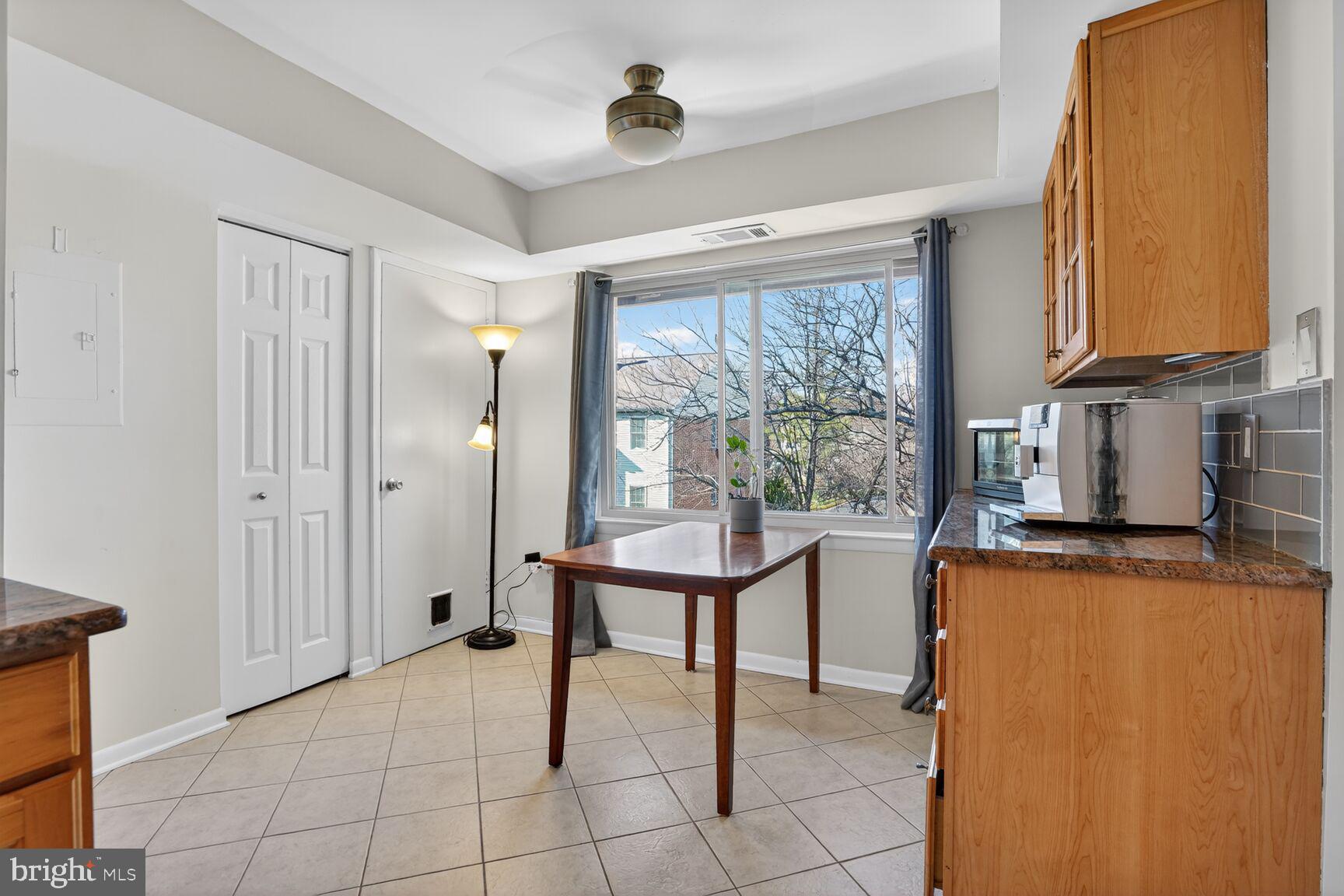 VISTAS OF VIENNA CONDOMINIUMS - Residential