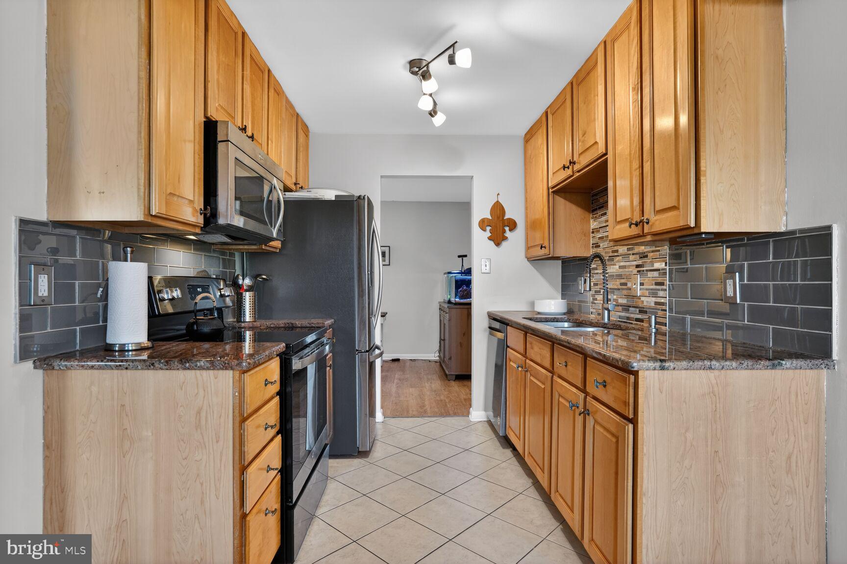 VISTAS OF VIENNA CONDOMINIUMS - Residential