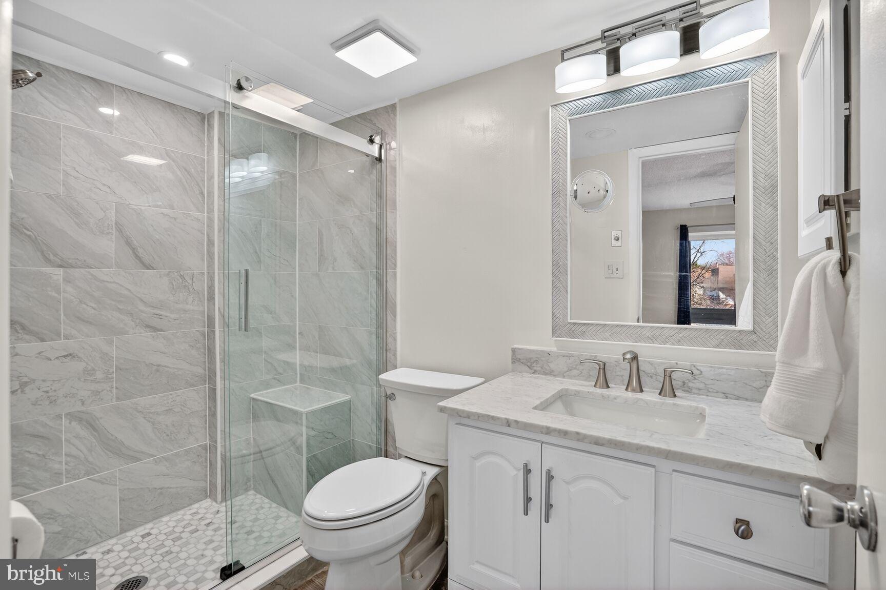 VISTAS OF VIENNA CONDOMINIUMS - Residential