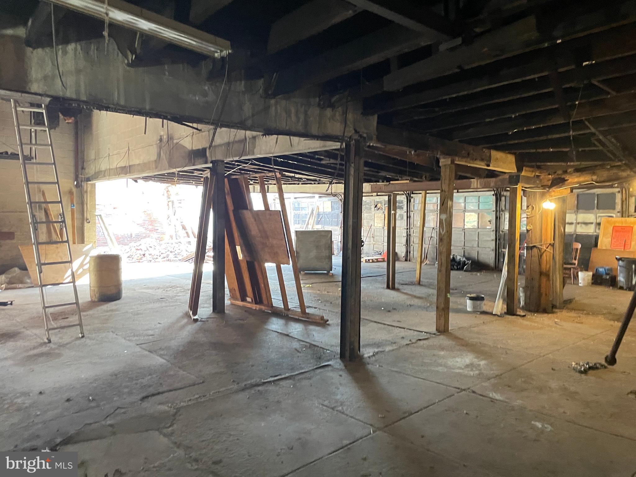 LOGAN - Commercial Sale