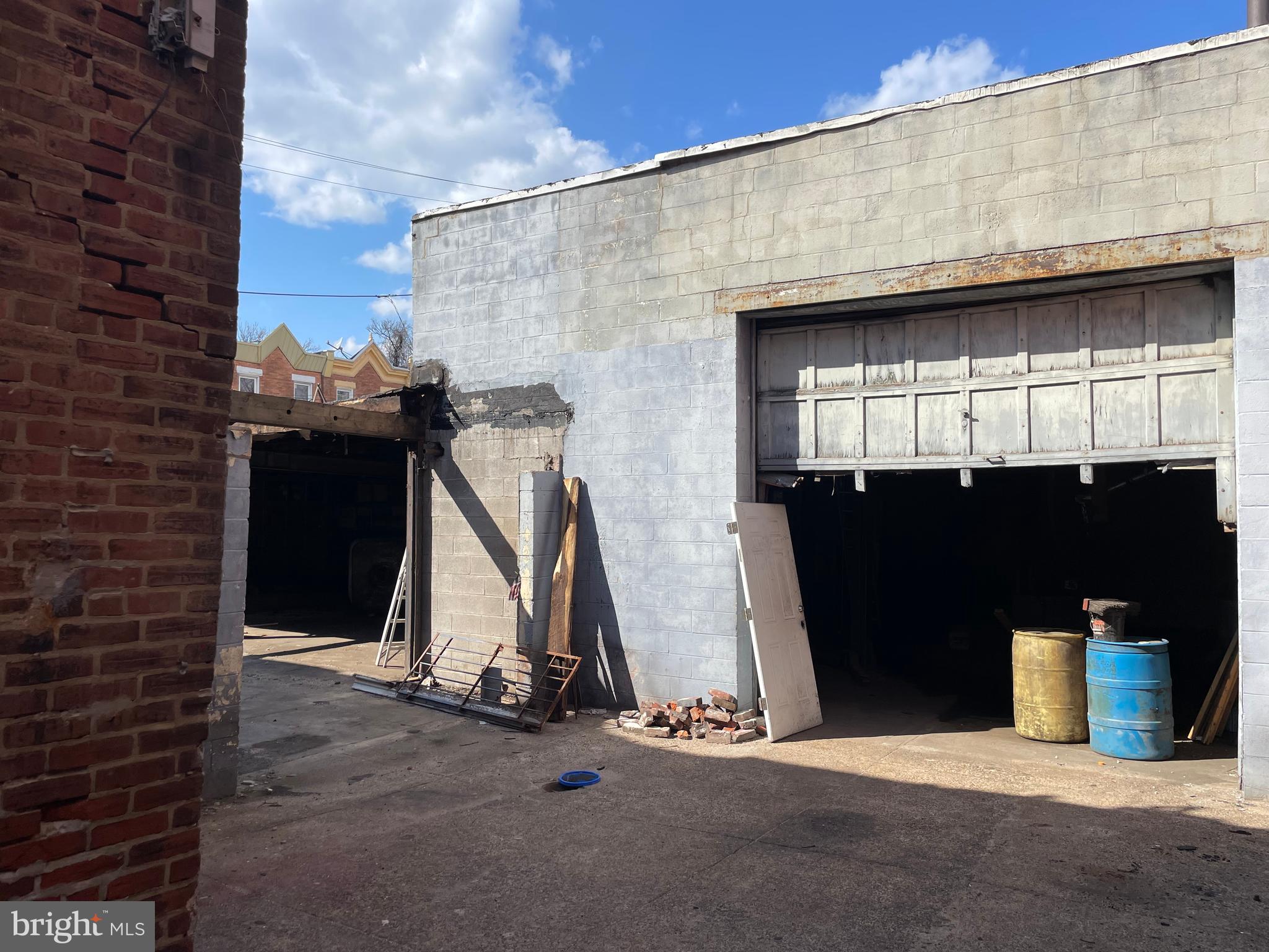 LOGAN - Commercial Sale