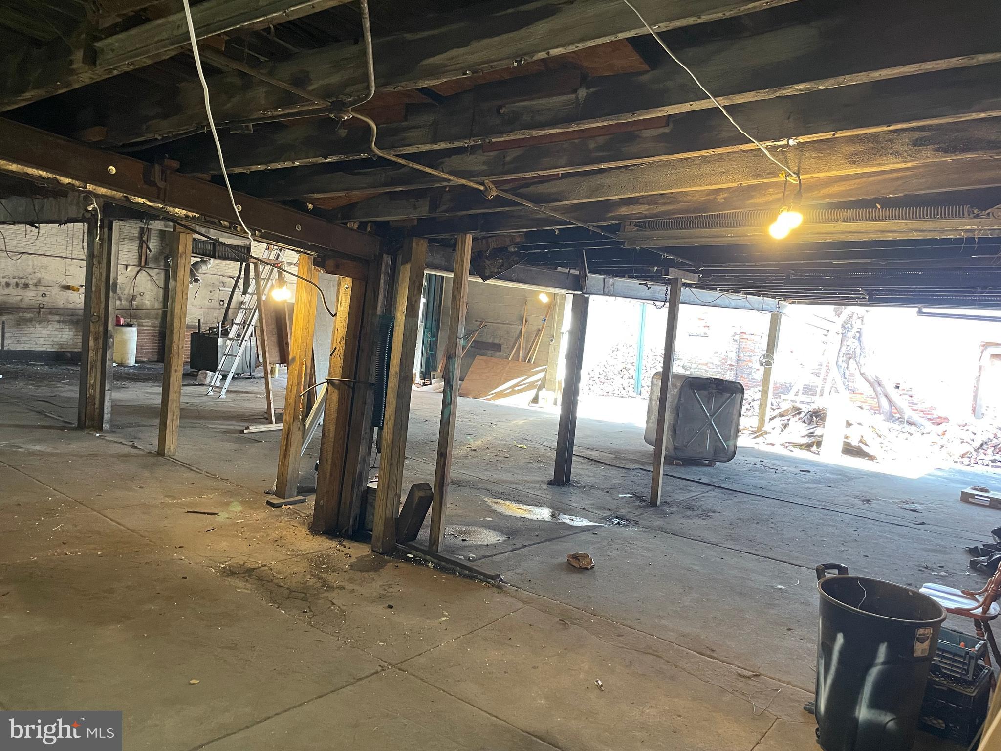 LOGAN - Commercial Sale