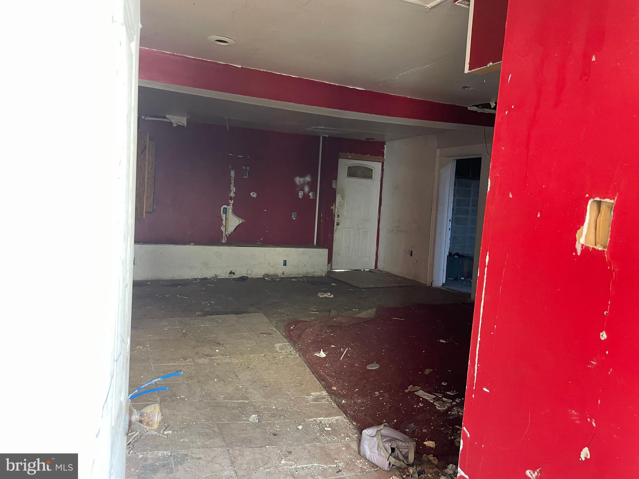 LOGAN - Commercial Sale