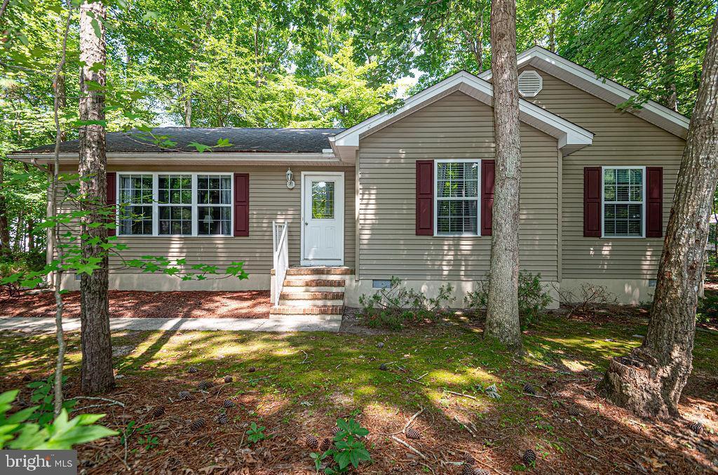 This beautifully maintained 3-bedroom, 2-bath home offers convenient one-level living and is situated on a spacious corner lot. Never rented, this family vacation home has been gently used and is move-in ready with many recent updates.
Inside, you'll find gorgeous LVP flooring throughout, along with fresh paint, new ceiling fans, and updated lighting fixtures. The kitchen features brand new appliances, freshly painted cabinets with new hardware, and a separate laundry room for added convenience. Both bathroom vanities, mirrors, and lighting have been recently renovated.
Step outside to enjoy the screened porch, recently stained for added charm, and an attached storage shed at the rear of the home. The concrete driveway, with entry from Cannon Drive, provides easy access with the option to use either the front or side entry. The roof was replaced in October 2019.
The oversized corner lot offers potential for a detached garage or additional outdoor space.
Located in amenity-rich Ocean Pines, where residents enjoy indoor/outdoor pools, golf, marina, racquet sports, parks, trails, and more—just a short drive to the beaches of Ocean City!
Furniture is negotiable. Don't miss out on this exceptional opportunity!