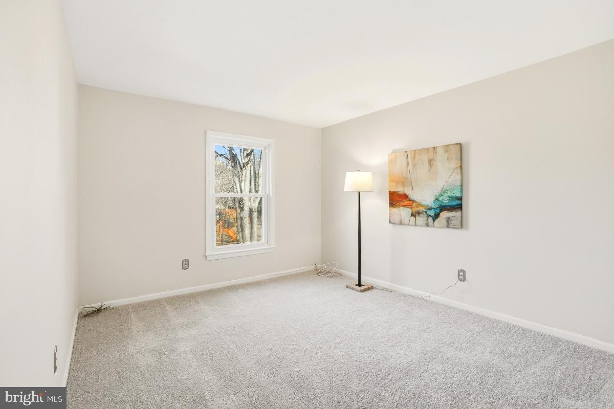 HAMPTON COURT - Residential