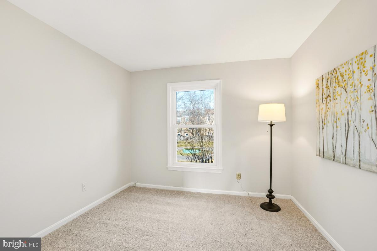 HAMPTON COURT - Residential