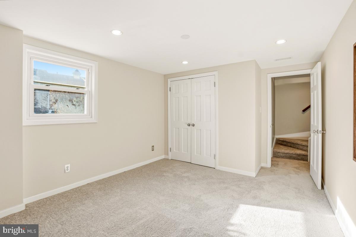 HAMPTON COURT - Residential