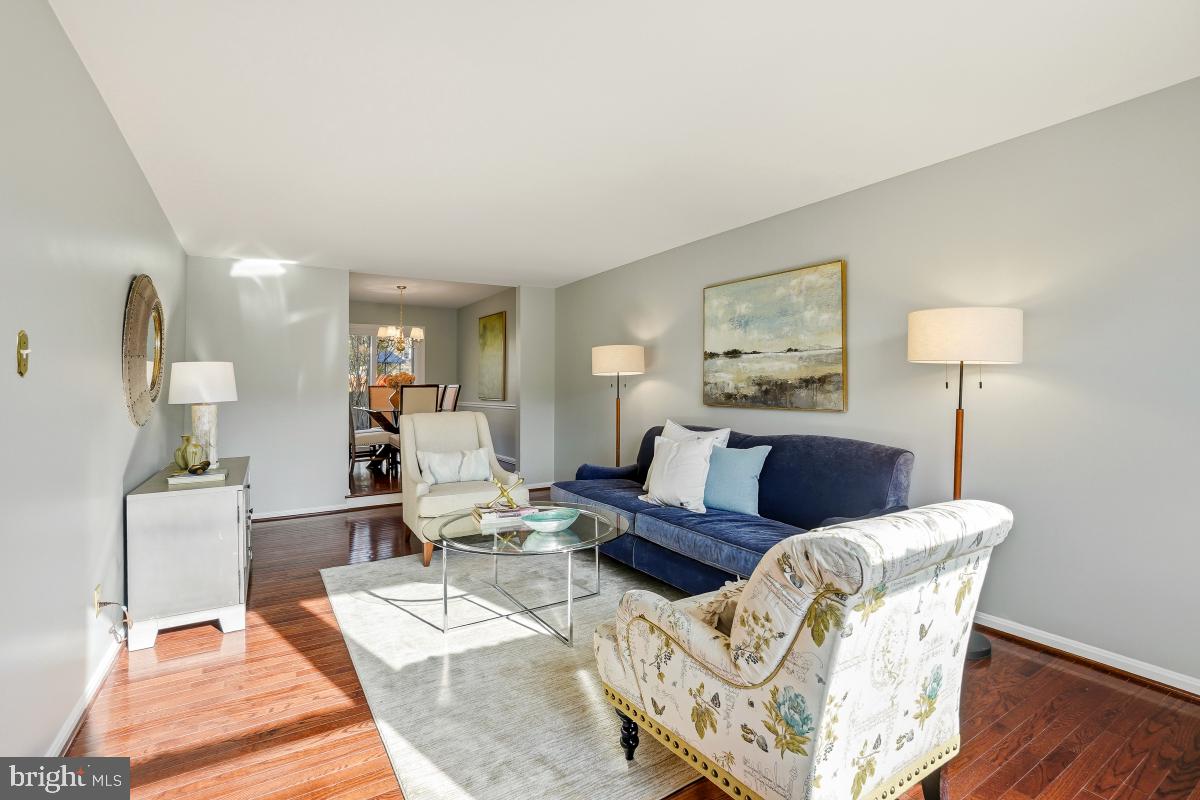 HAMPTON COURT - Residential