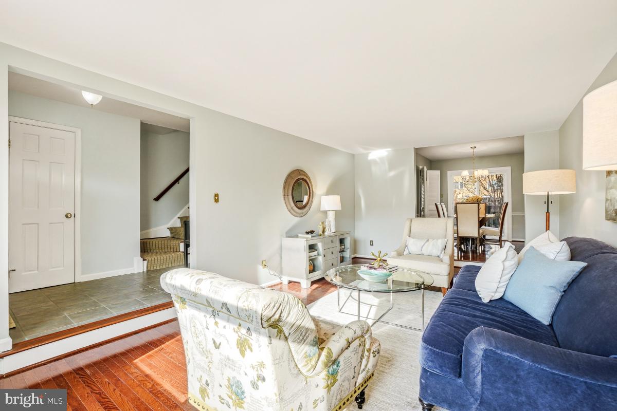 HAMPTON COURT - Residential