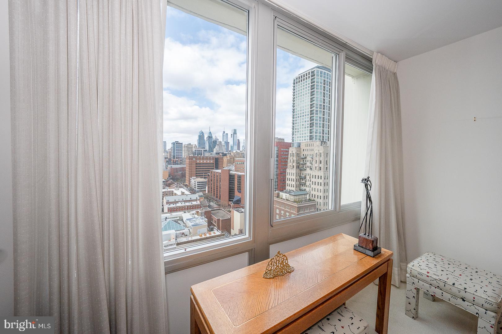 SOCIETY HILL - Residential