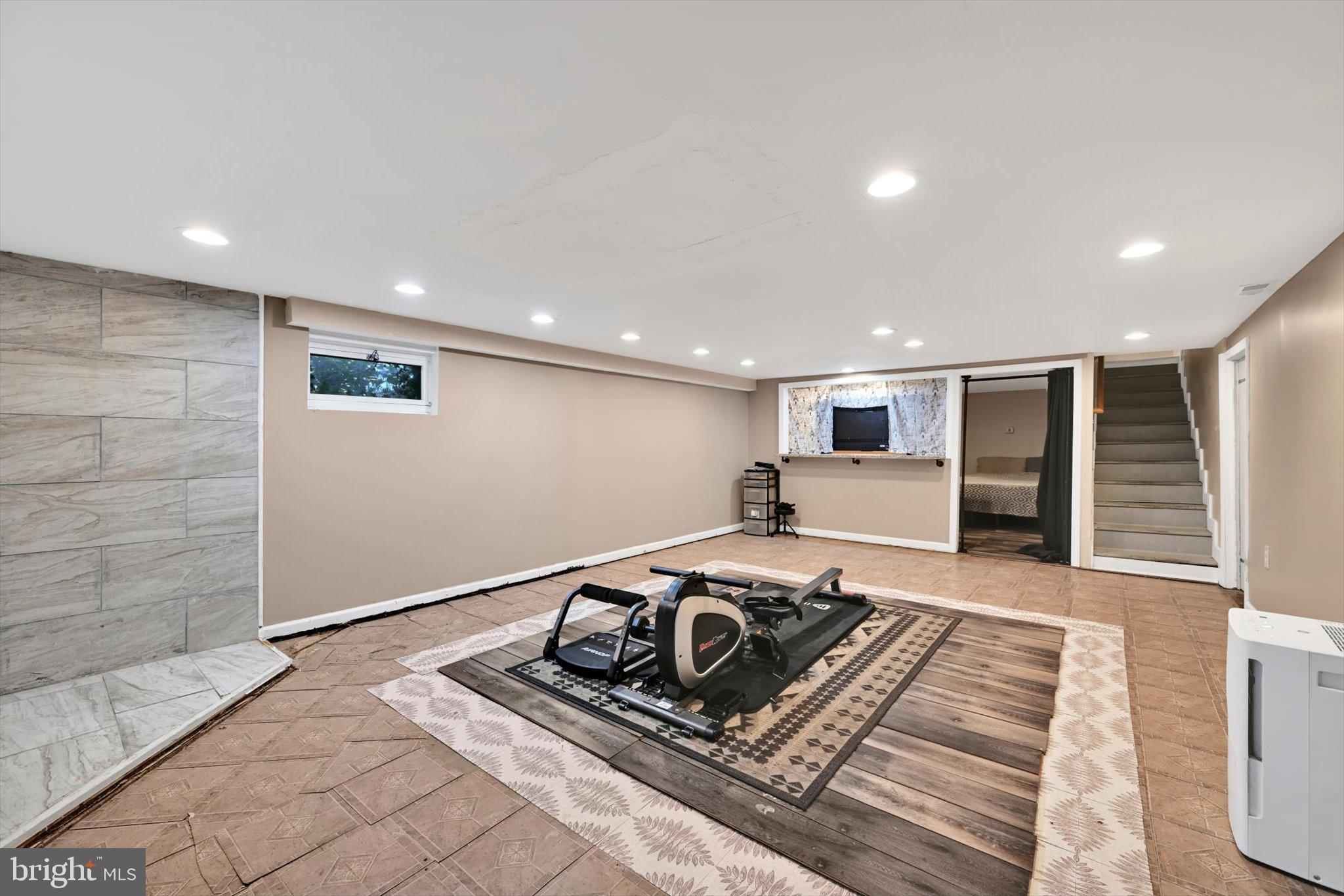 2211 STRASBURG ROAD