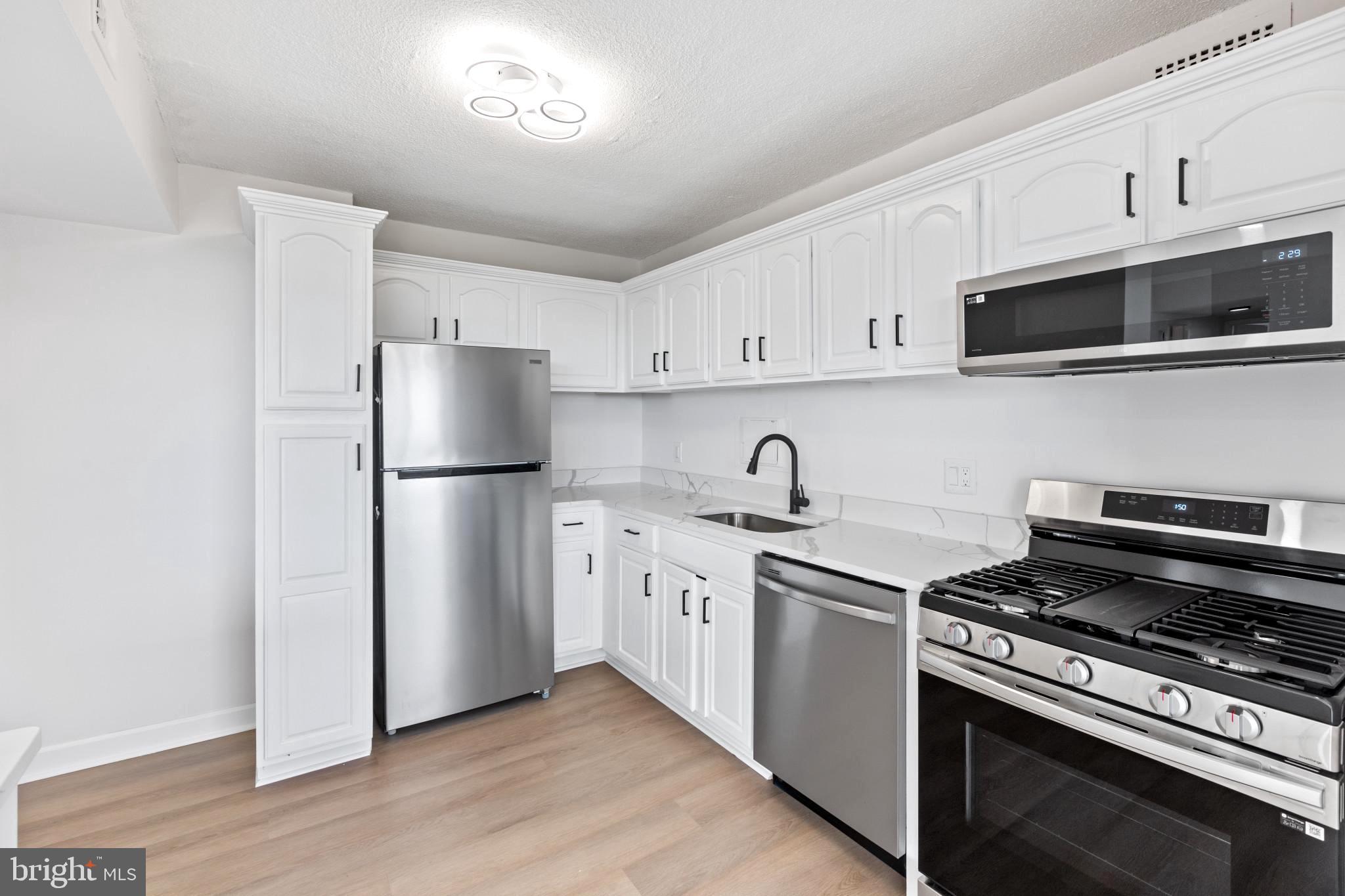 PRESIDENTIAL TOWERS - Residential