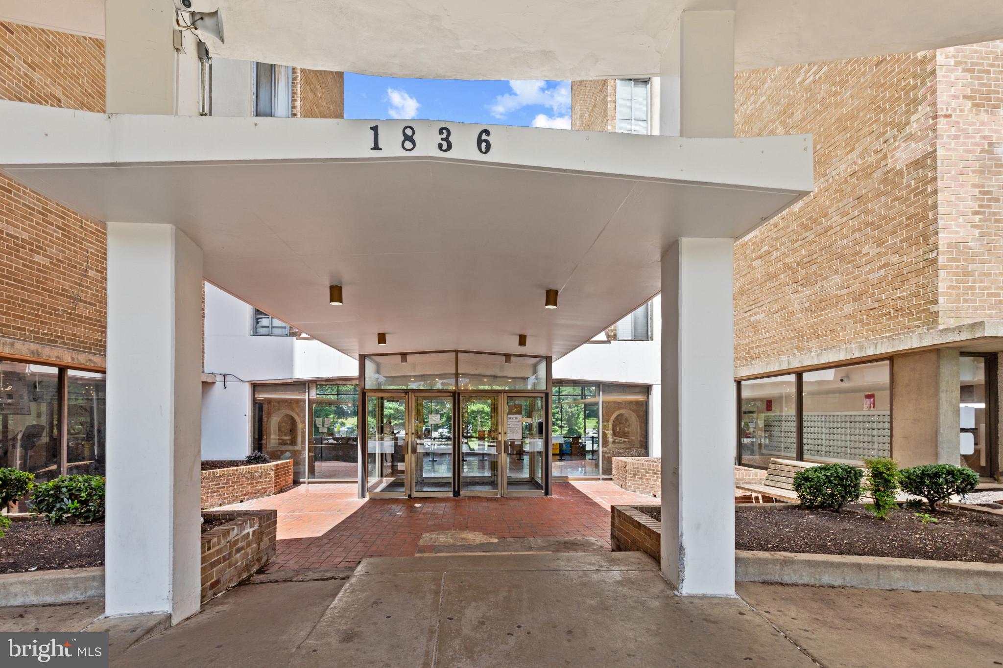 PRESIDENTIAL TOWERS - Residential