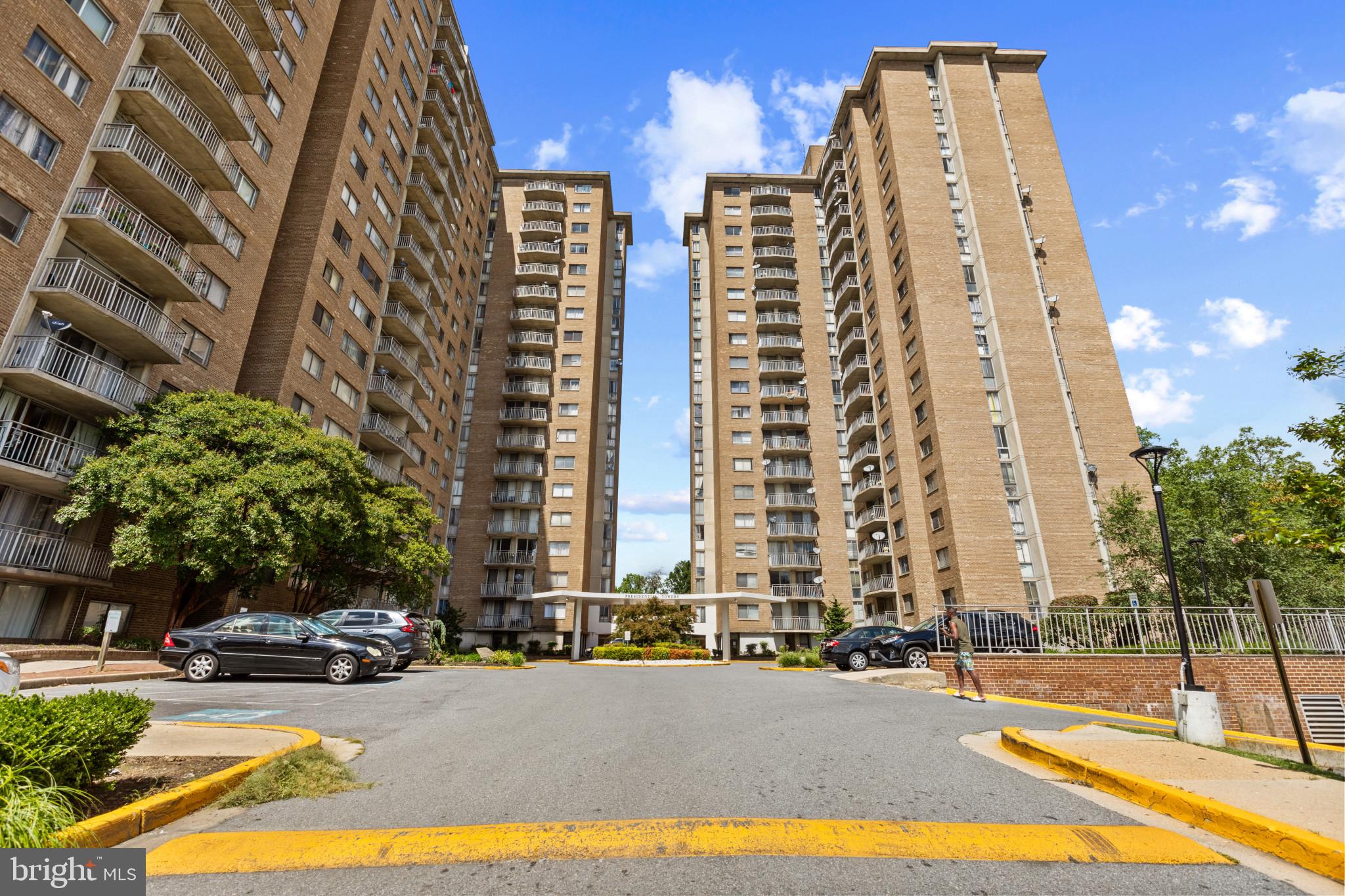 PRESIDENTIAL TOWERS - Residential