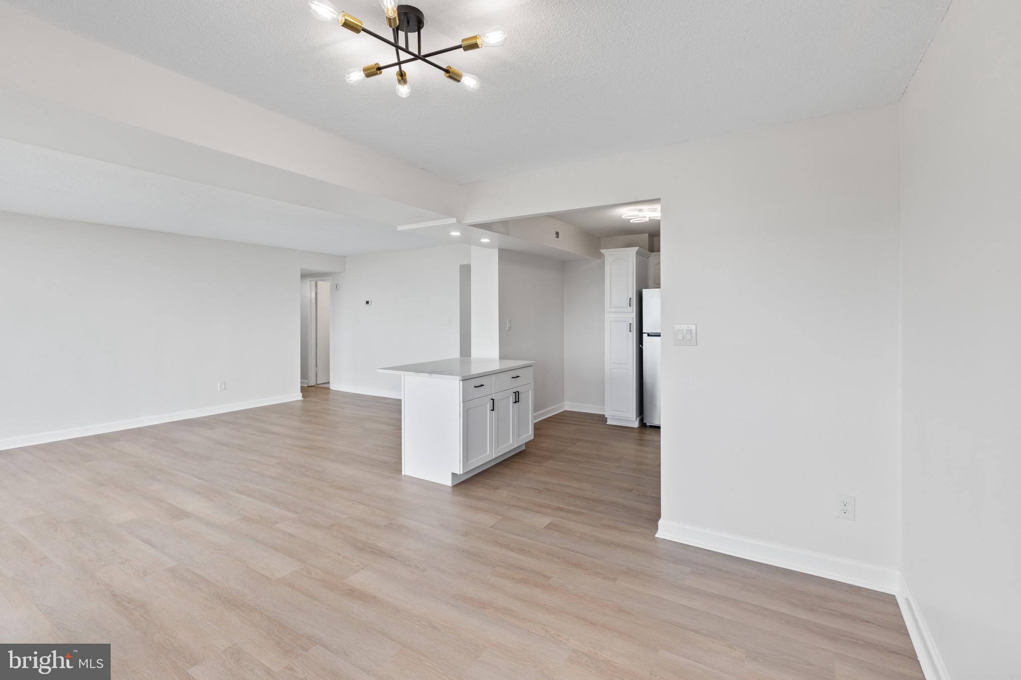 PRESIDENTIAL TOWERS - Residential