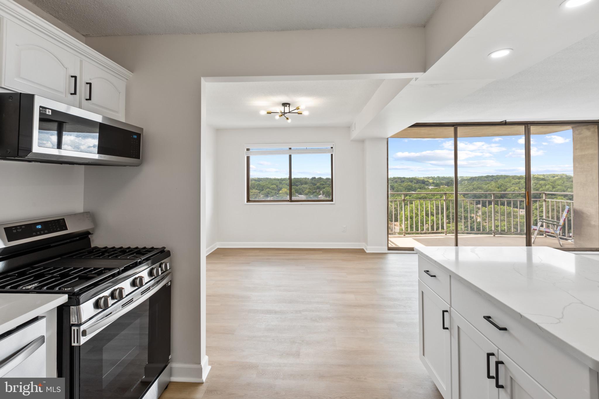 PRESIDENTIAL TOWERS - Residential