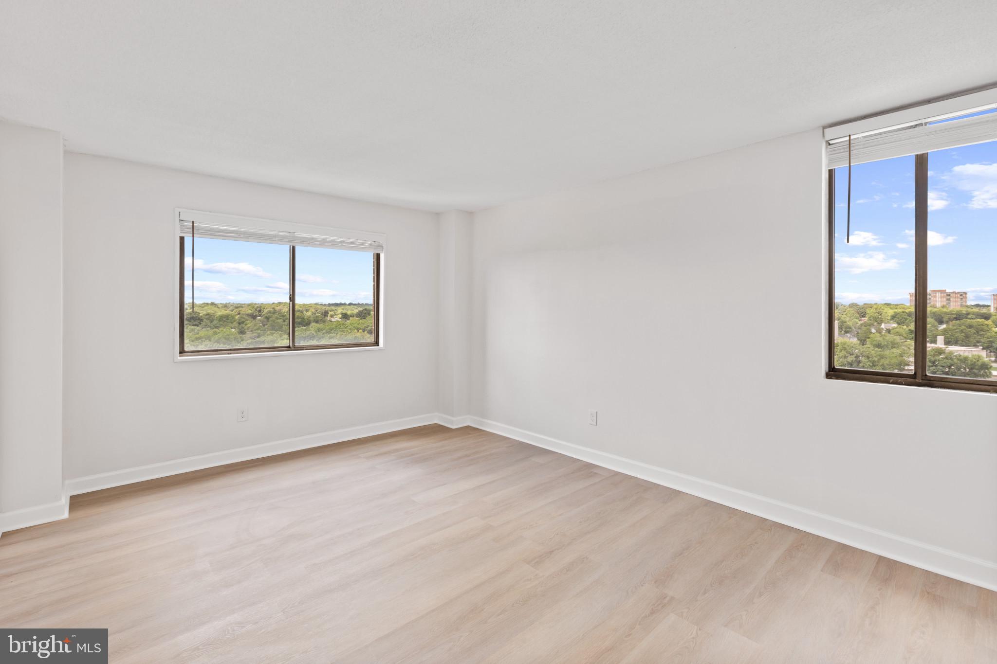 PRESIDENTIAL TOWERS - Residential