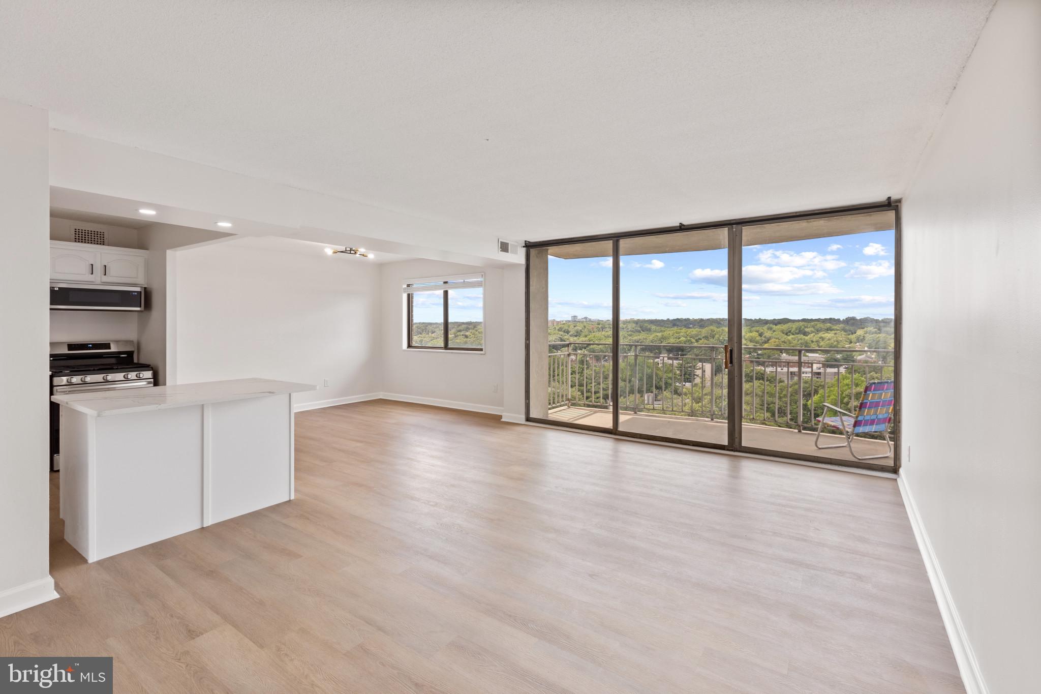 PRESIDENTIAL TOWERS - Residential