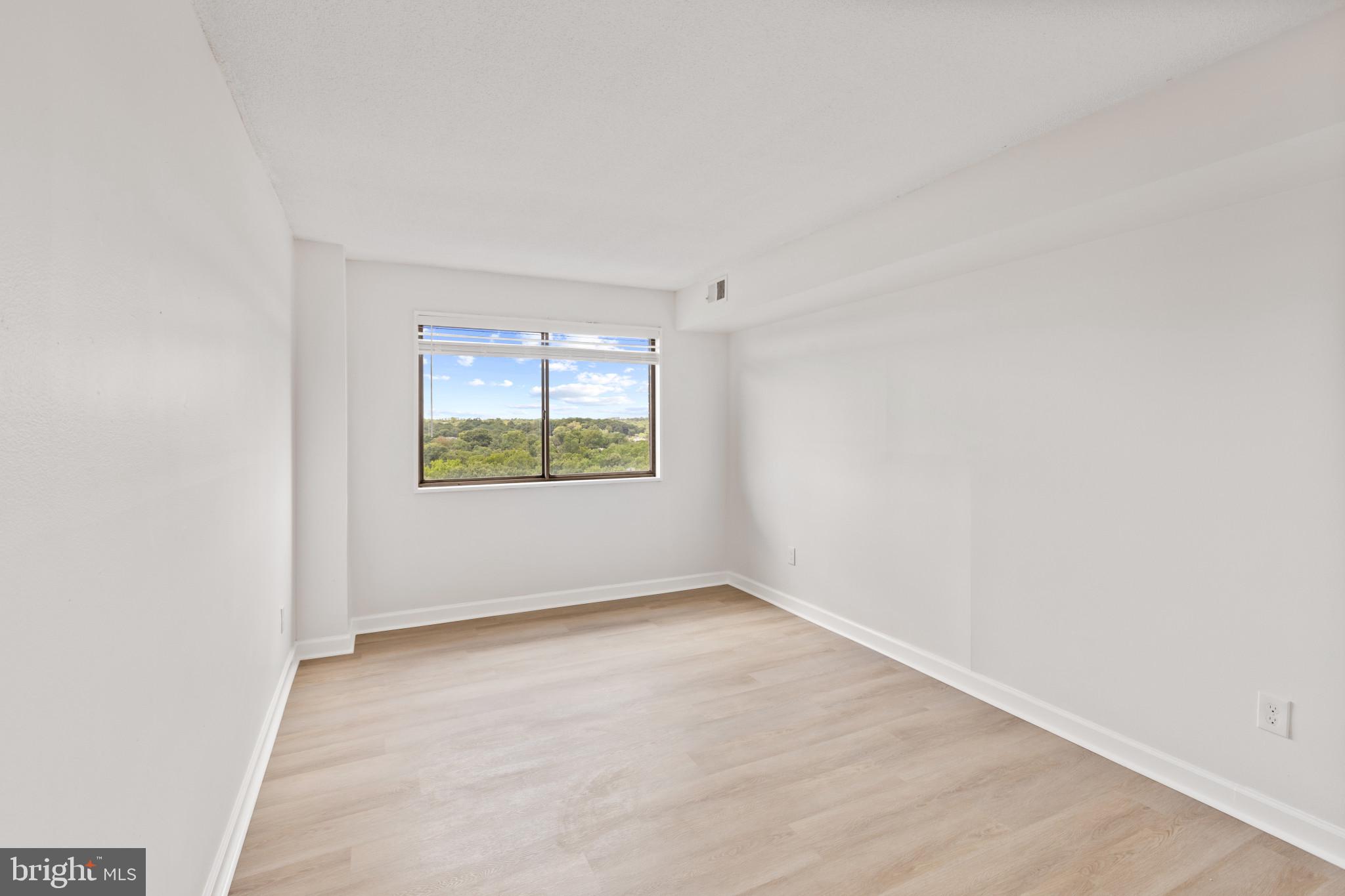 PRESIDENTIAL TOWERS - Residential