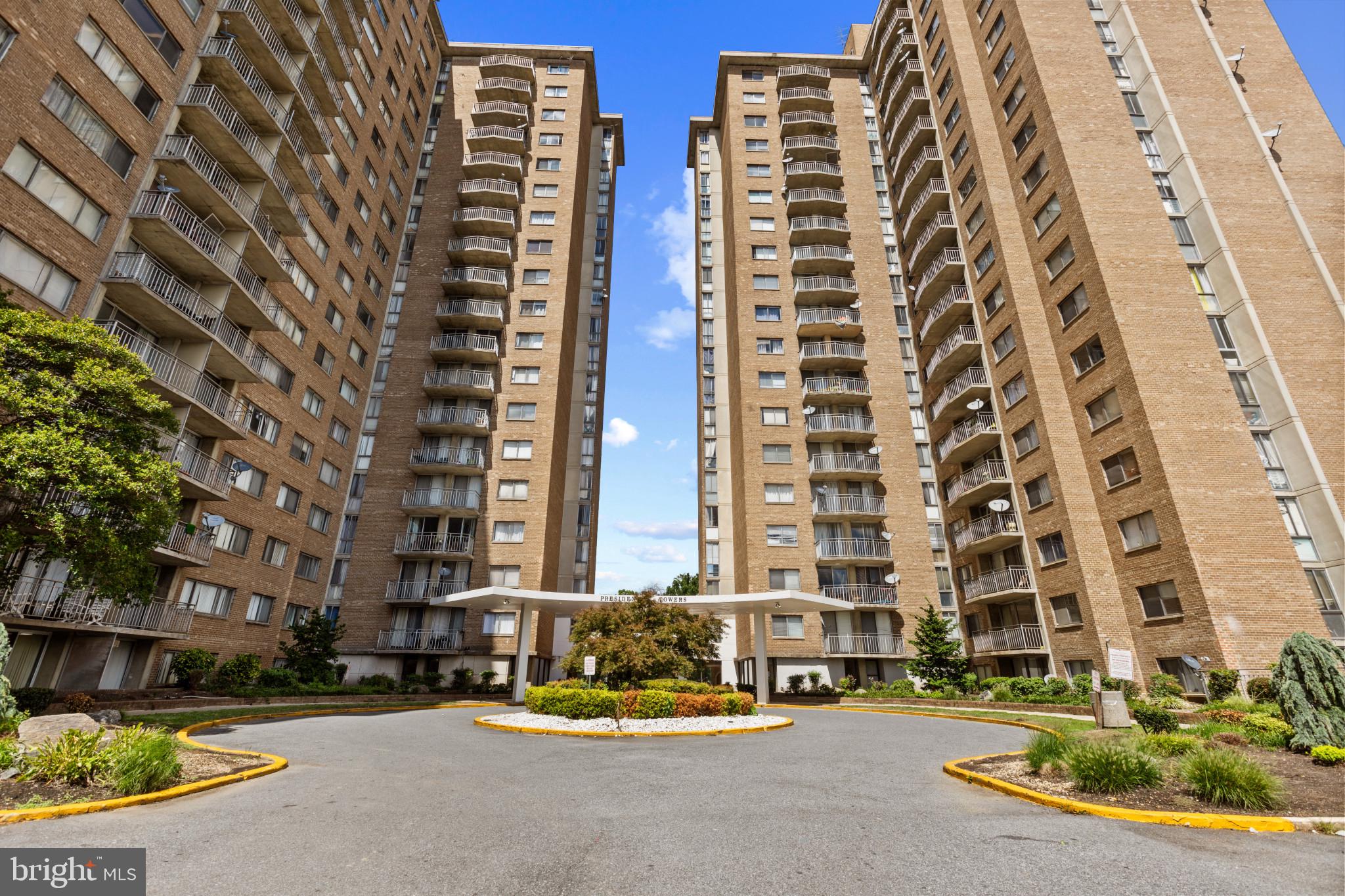 PRESIDENTIAL TOWERS - Residential