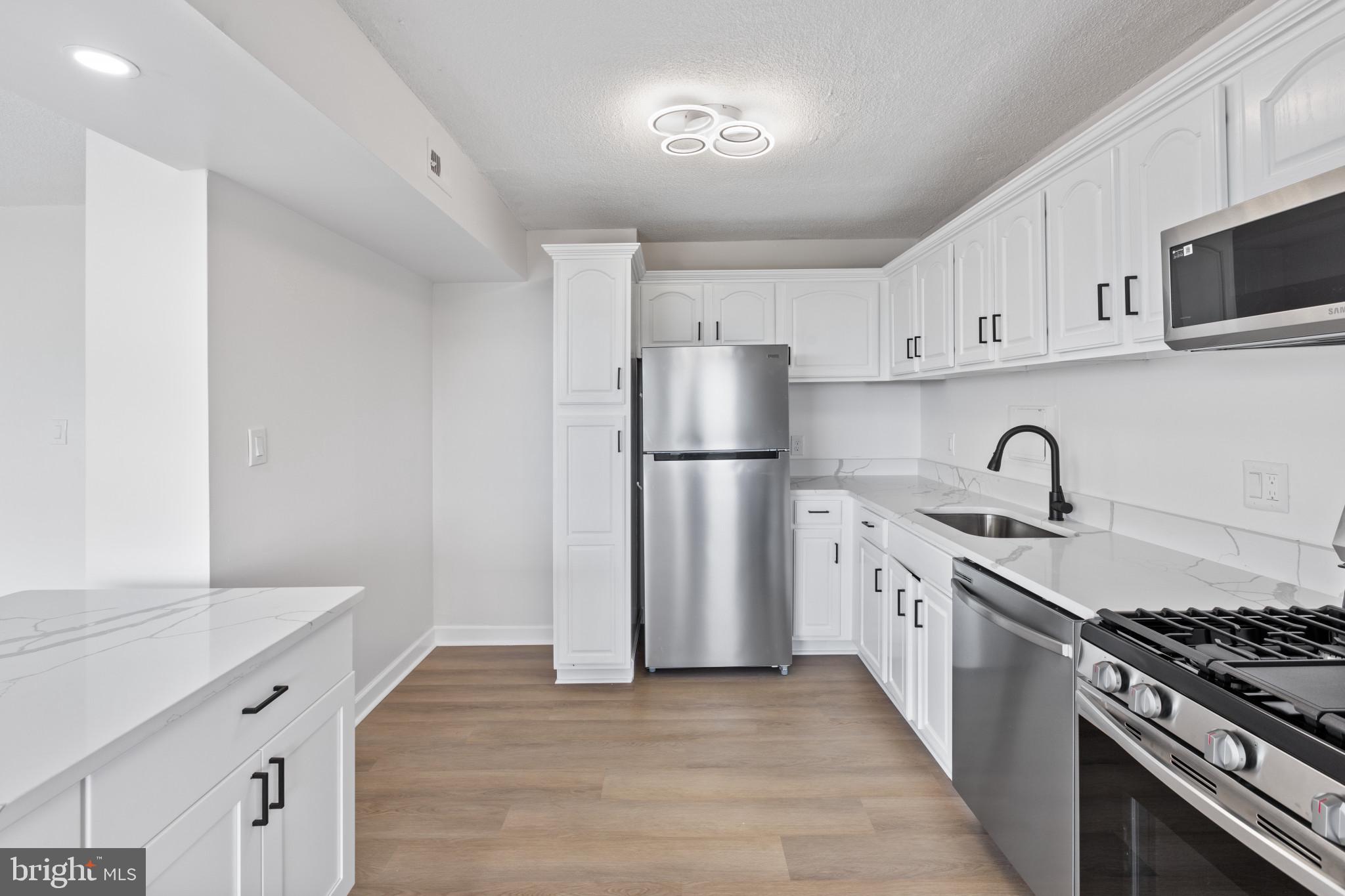 PRESIDENTIAL TOWERS - Residential