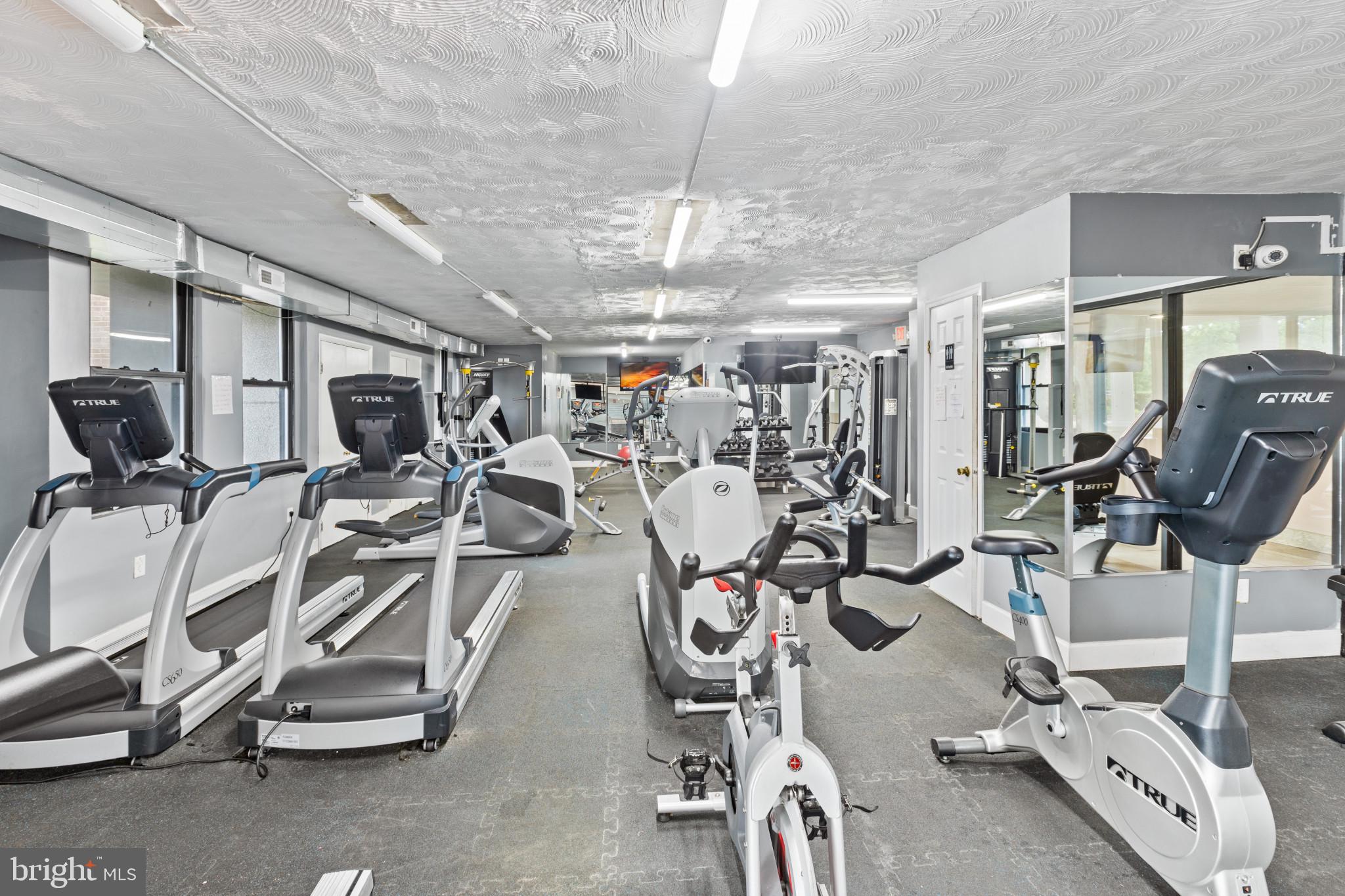 PRESIDENTIAL TOWERS - Residential