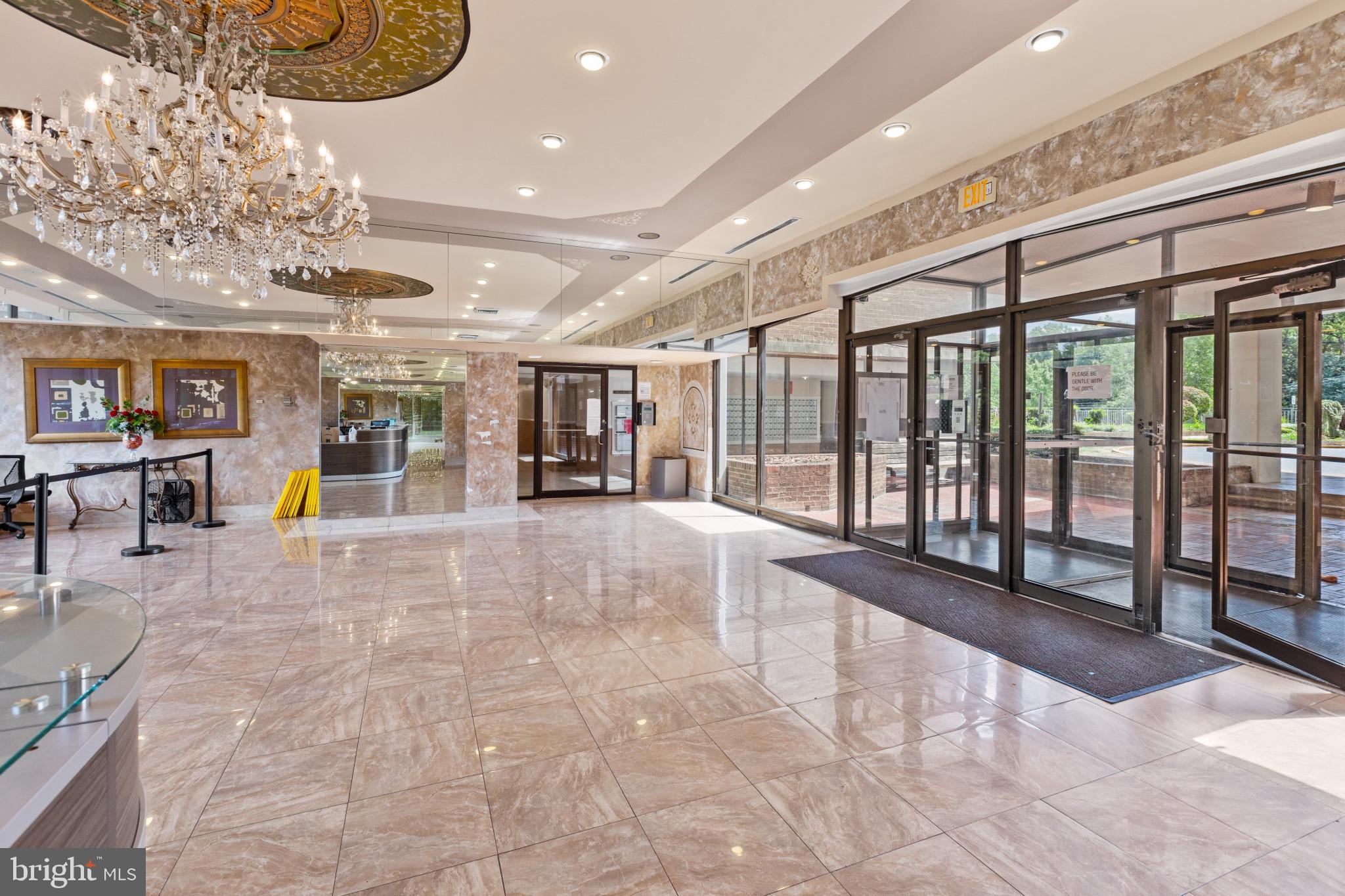 PRESIDENTIAL TOWERS - Residential