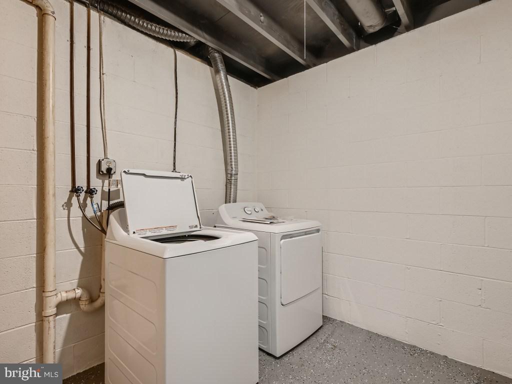 TEN HILLS - Residential