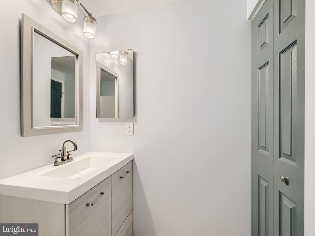 TEN HILLS - Residential