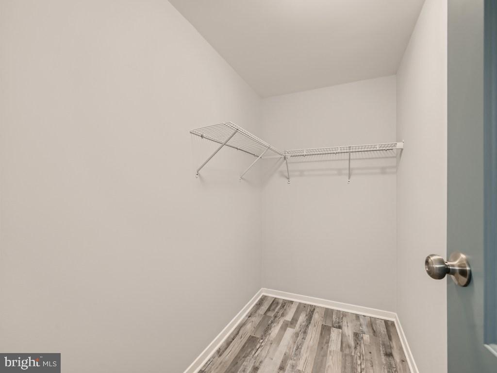 TEN HILLS - Residential