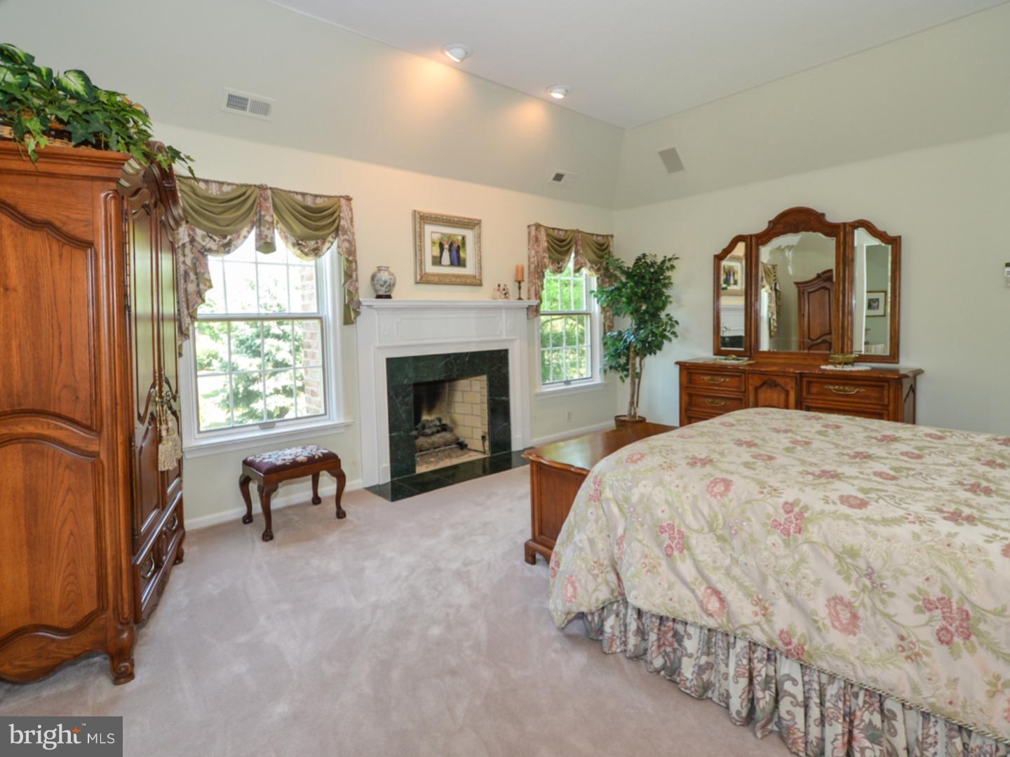 MEADOW VIEW ESTS - Residential