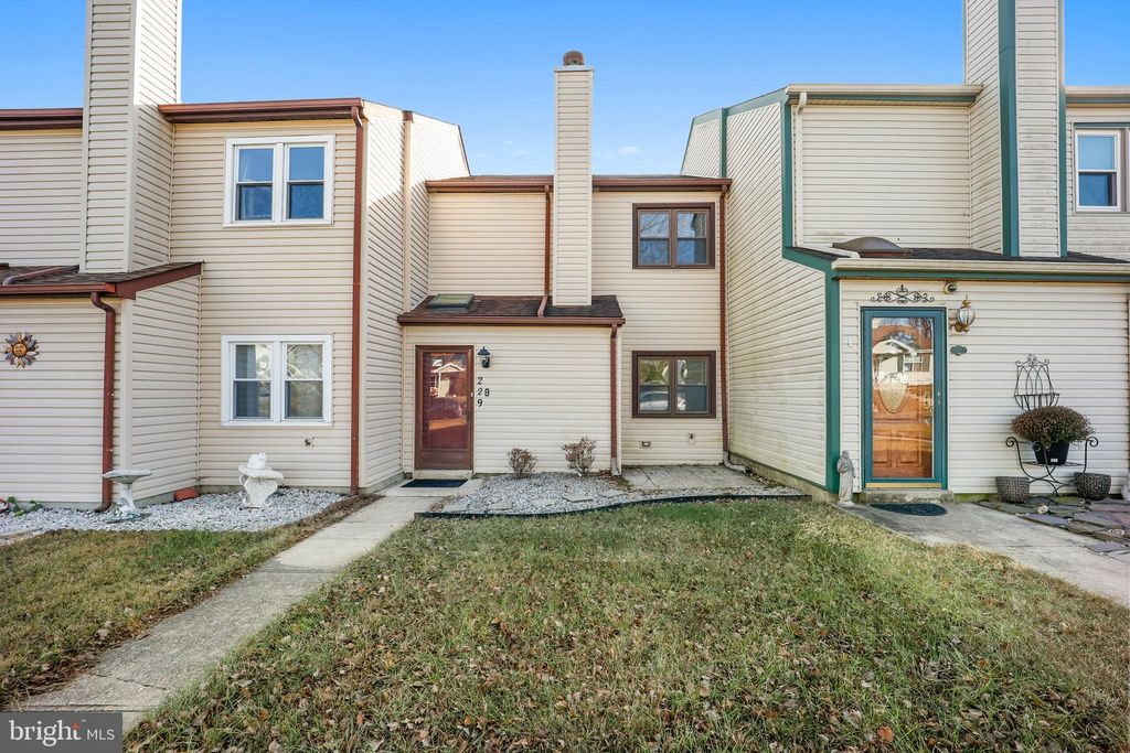 Photo of 229 E Green Valley Circle, NEWARK, DE 19711 (MLS # DENC2094426)