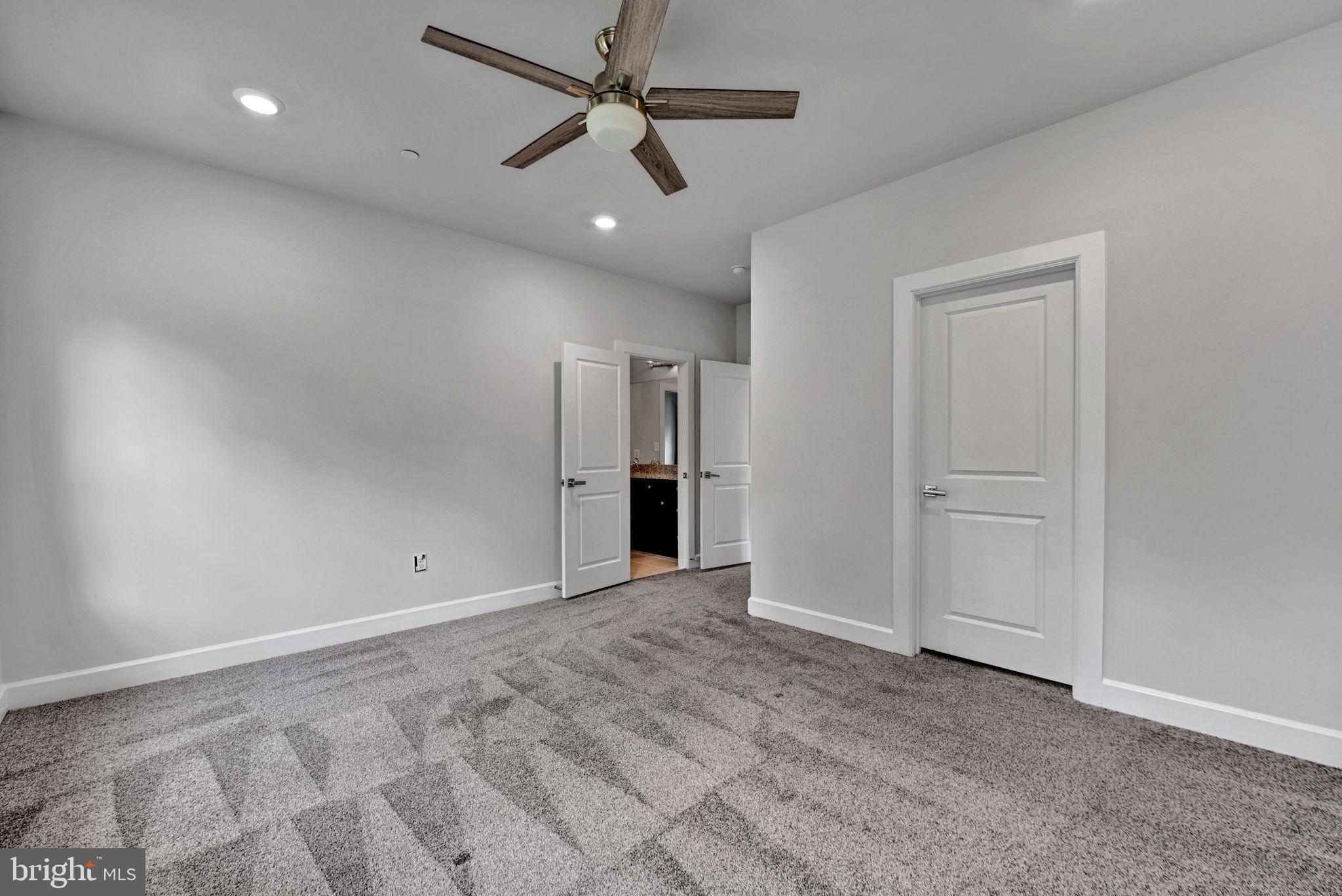 OAK CREEK CLUB - Residential