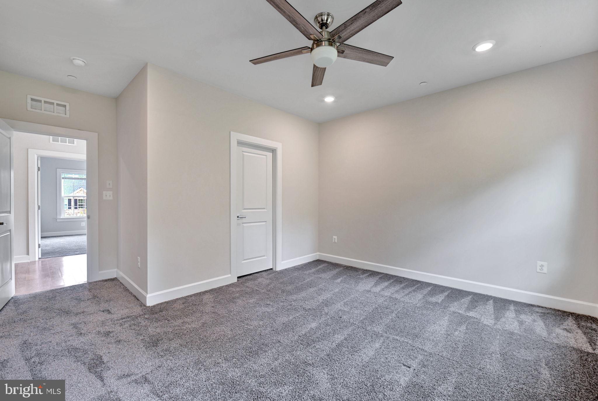 OAK CREEK CLUB - Residential