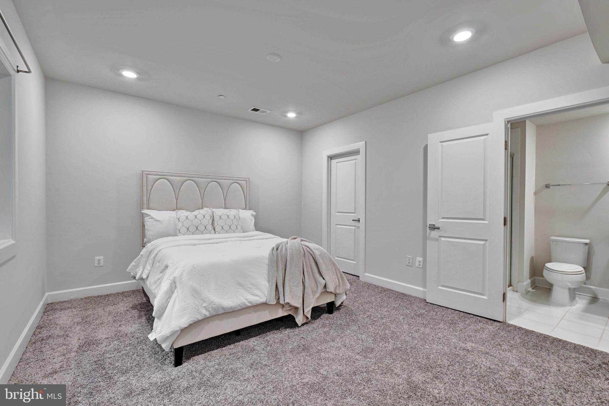 OAK CREEK CLUB - Residential