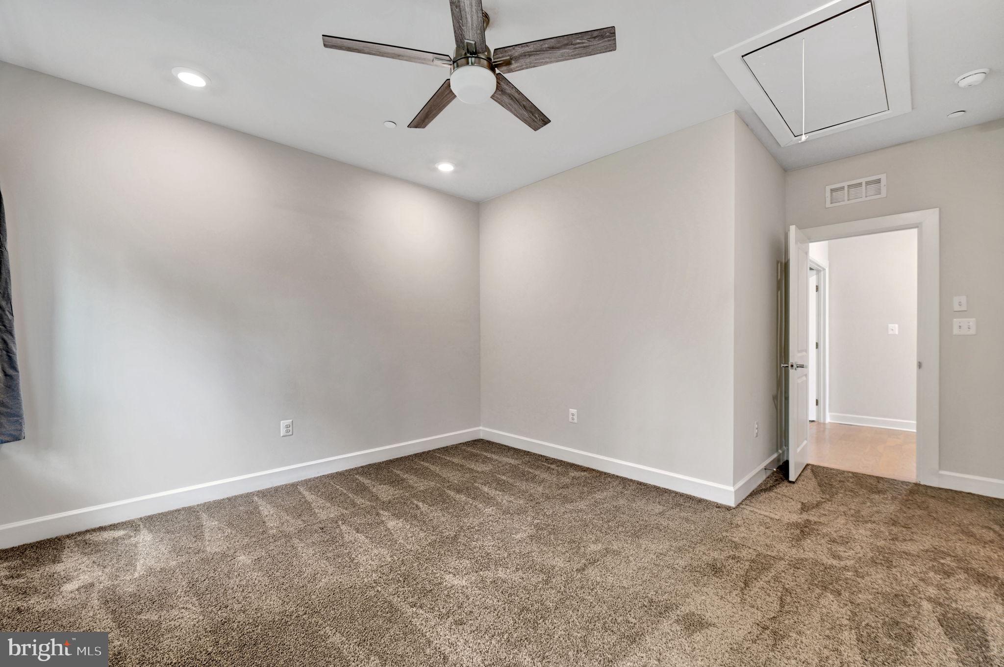 OAK CREEK CLUB - Residential