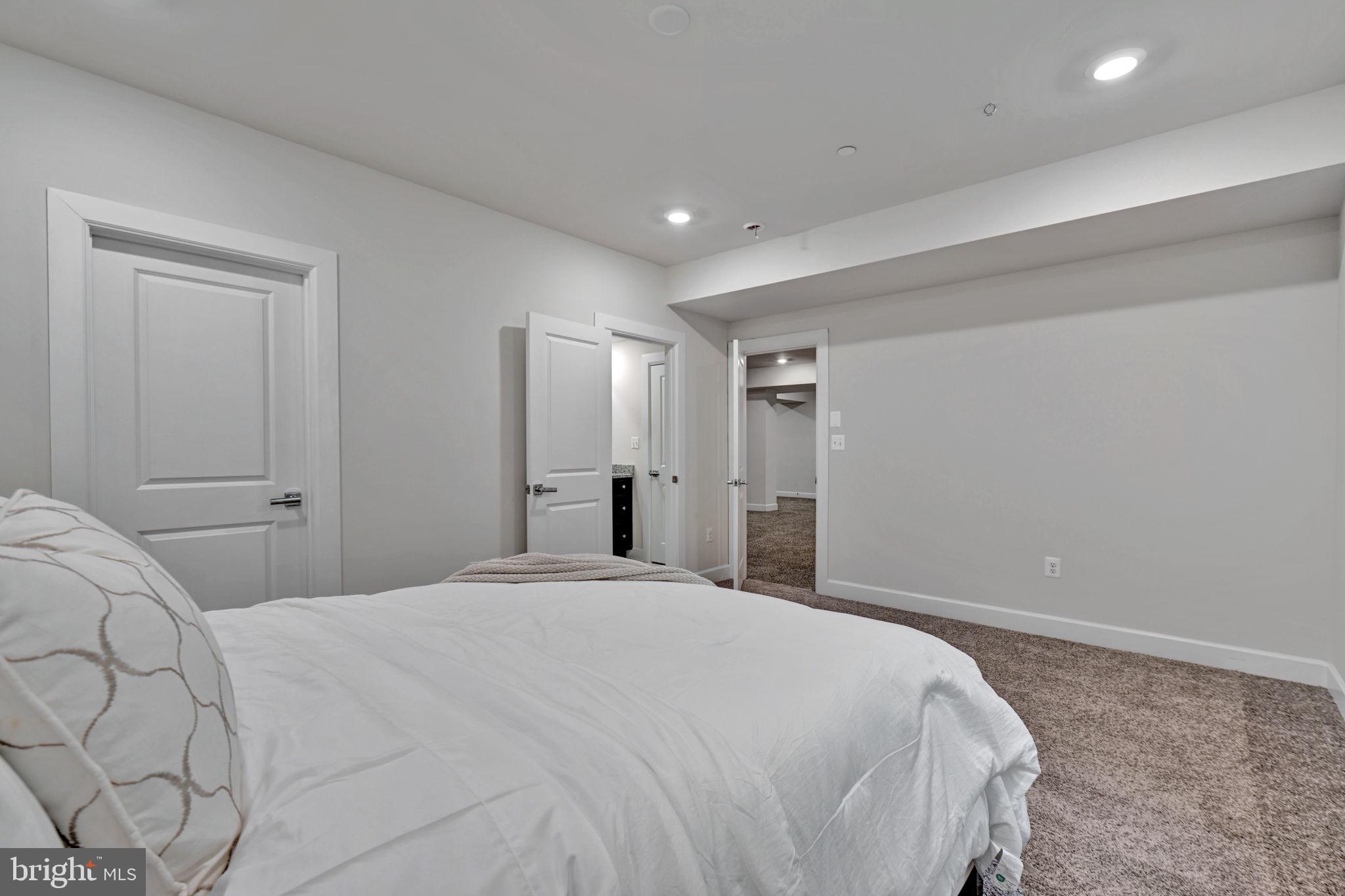 OAK CREEK CLUB - Residential