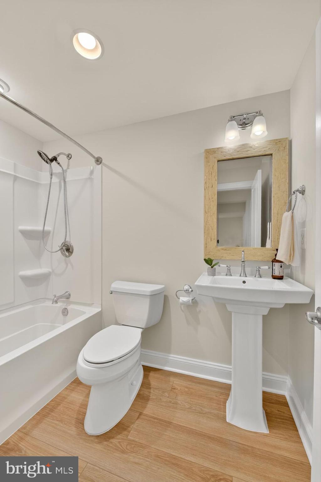 BERKSHIRE OAKWOOD - Residential