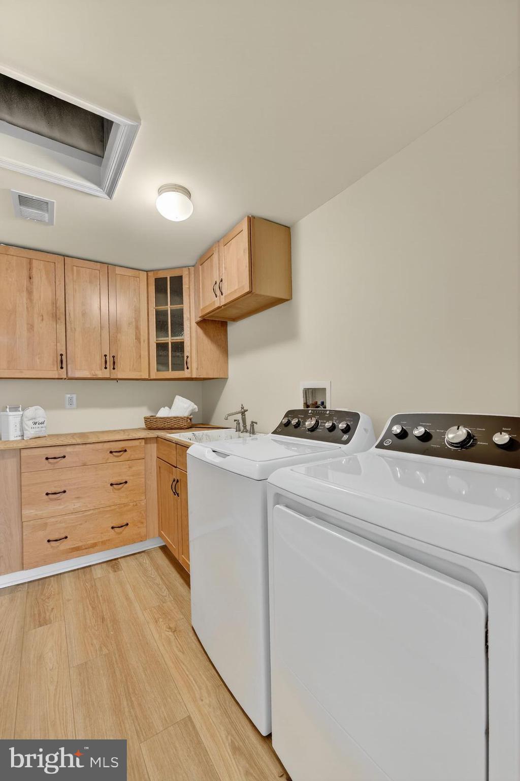 BERKSHIRE OAKWOOD - Residential