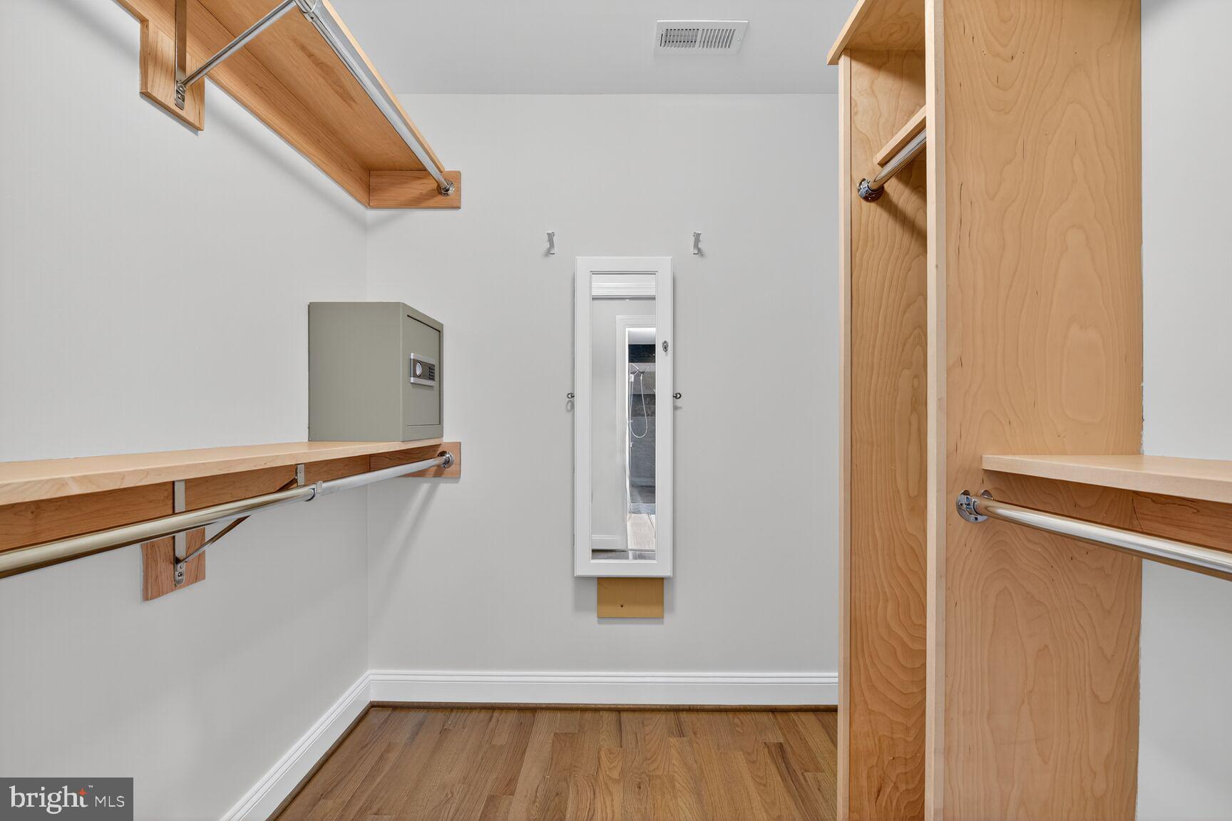 BERKSHIRE OAKWOOD - Residential