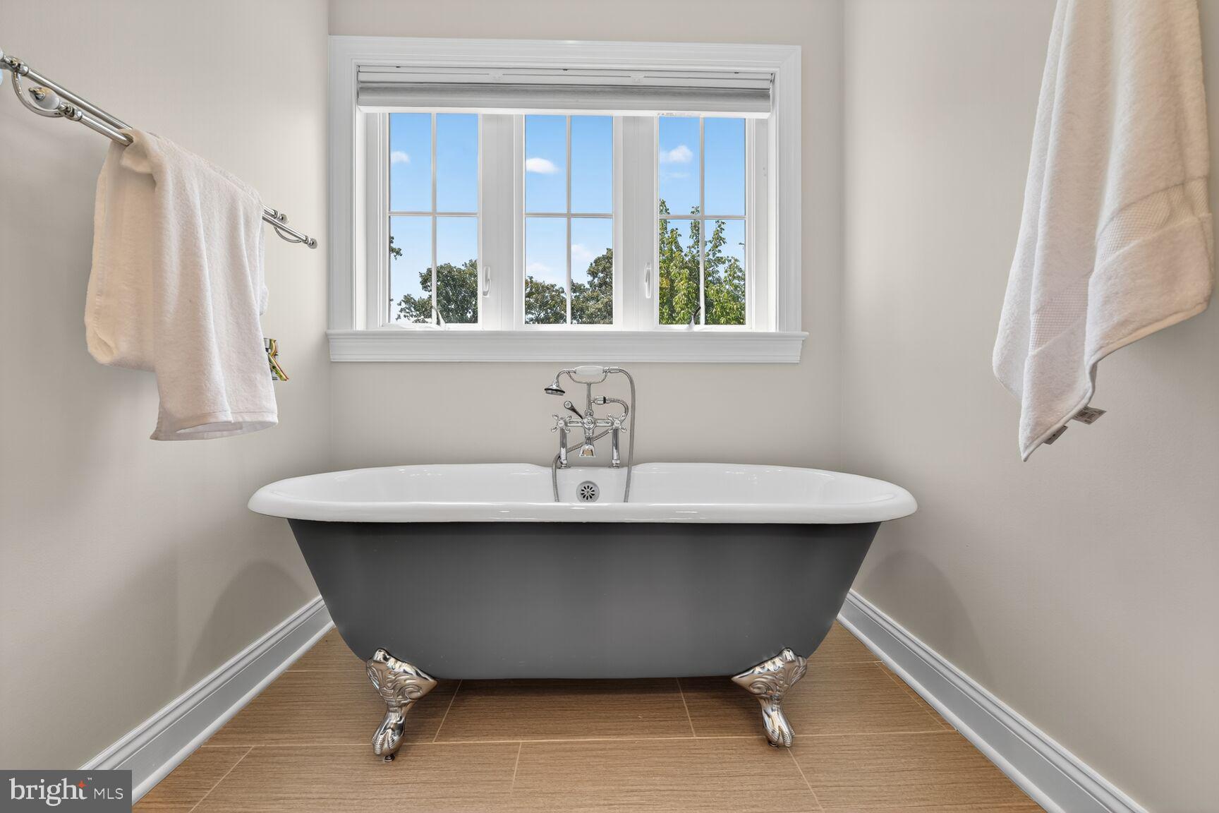 BERKSHIRE OAKWOOD - Residential