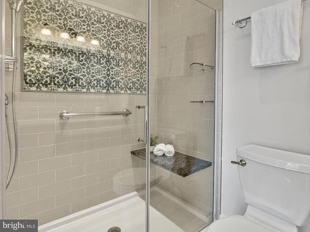 BERKSHIRE OAKWOOD - Residential