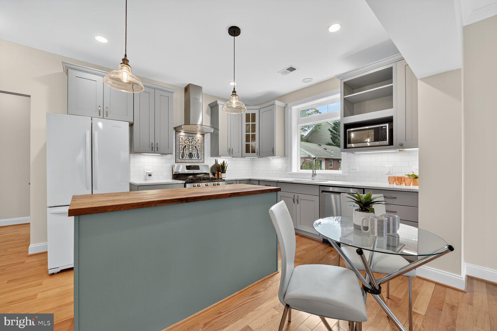 BERKSHIRE OAKWOOD - Residential